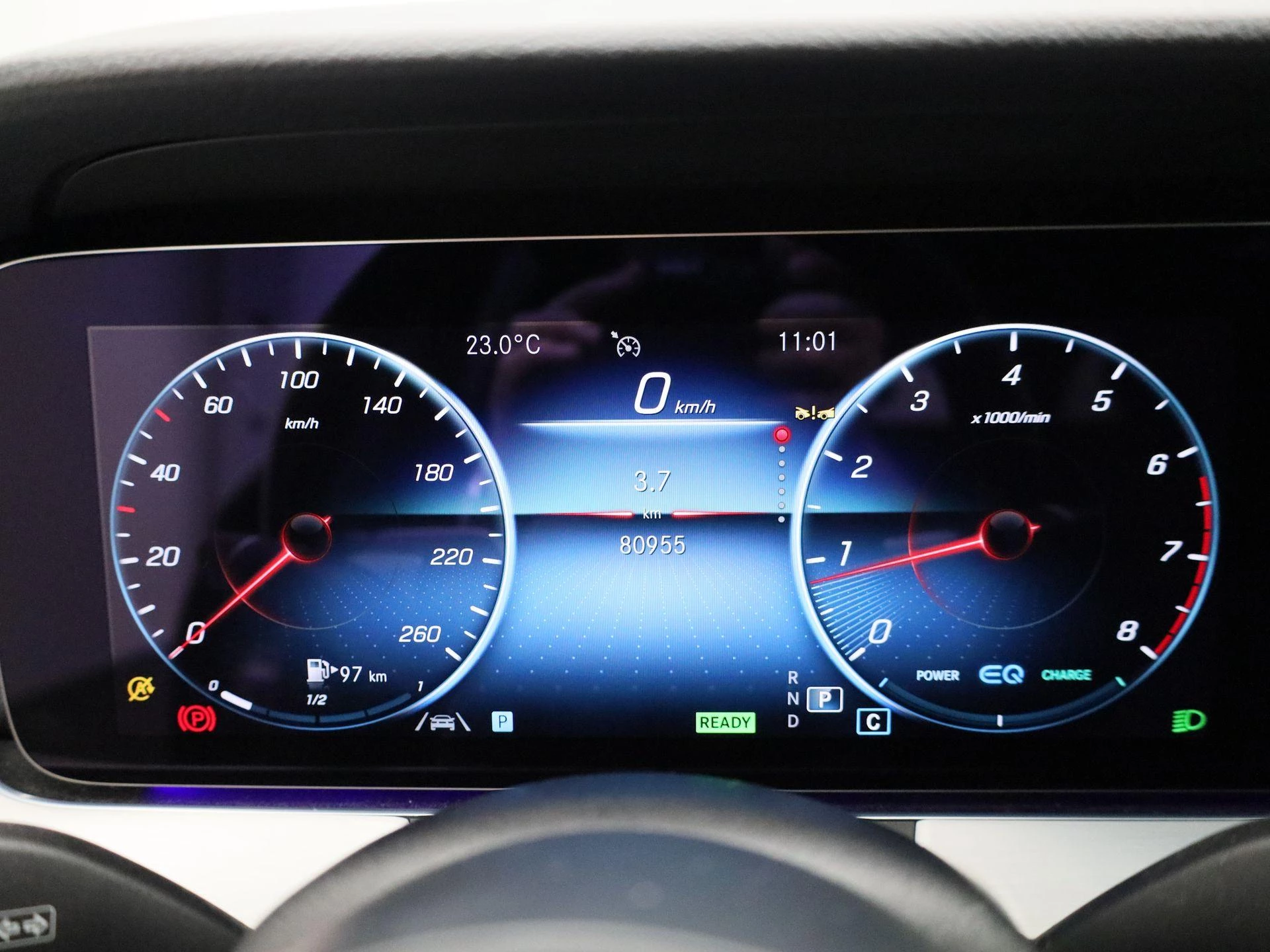Mercedes-Benz-E-Klasse-image-7