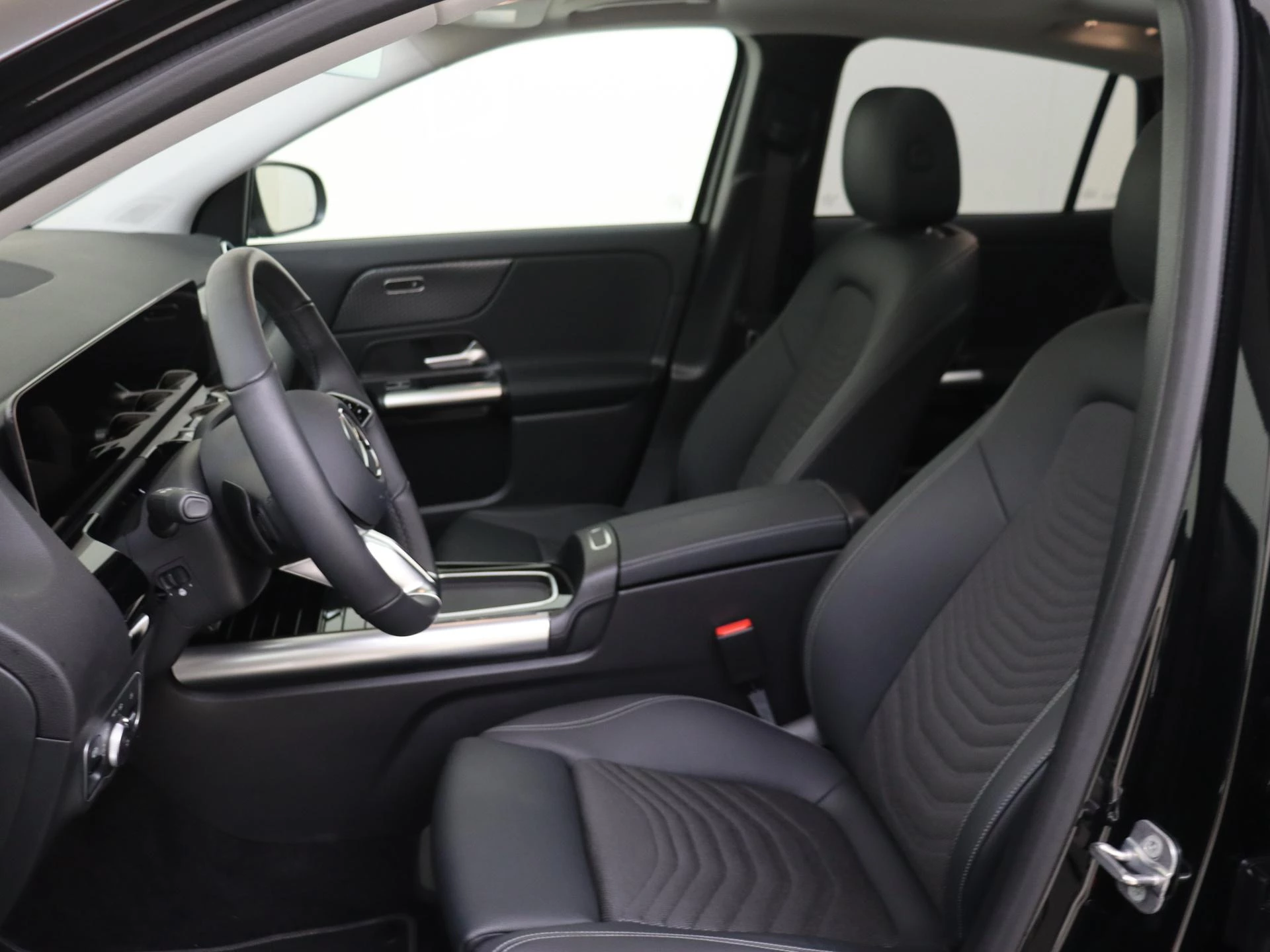 Mercedes-Benz-GLA-image-13