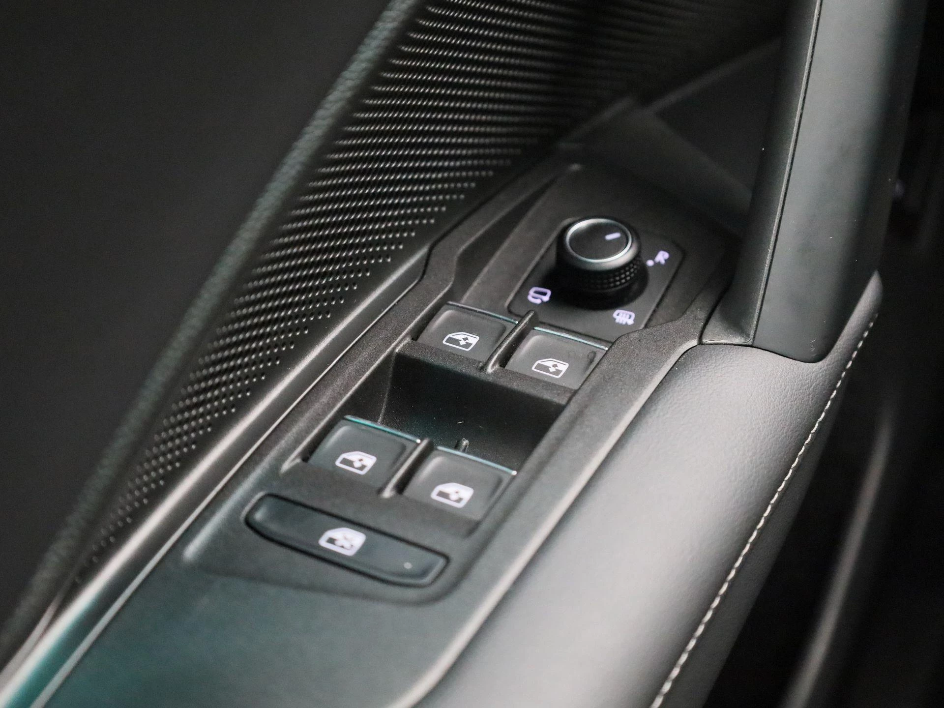Volkswagen-Tiguan-image-35