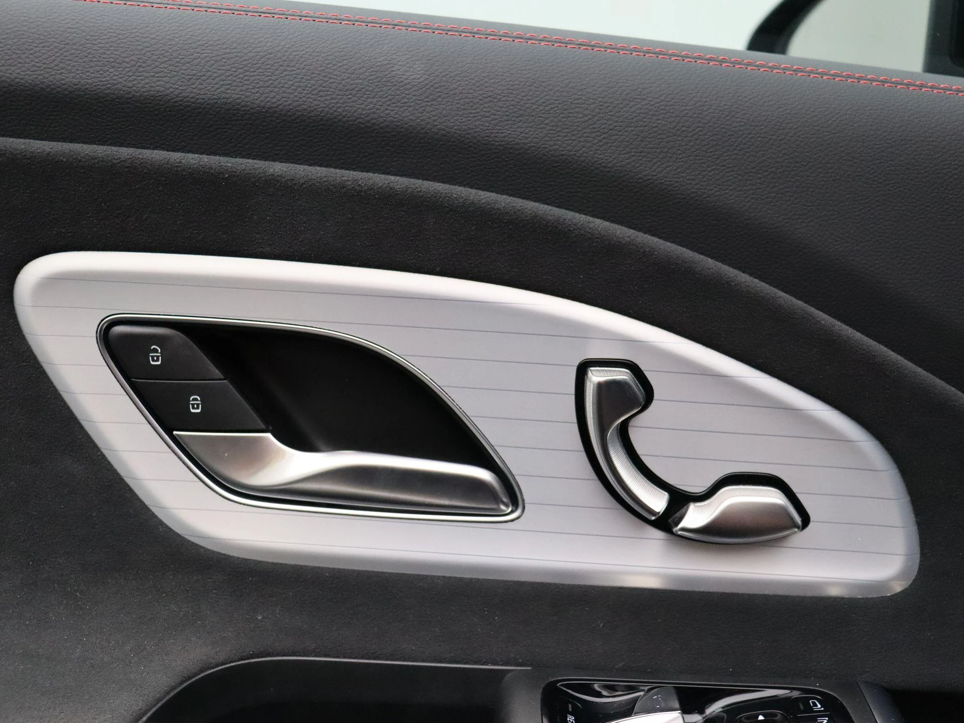 Mercedes-Benz-CLA-image-9