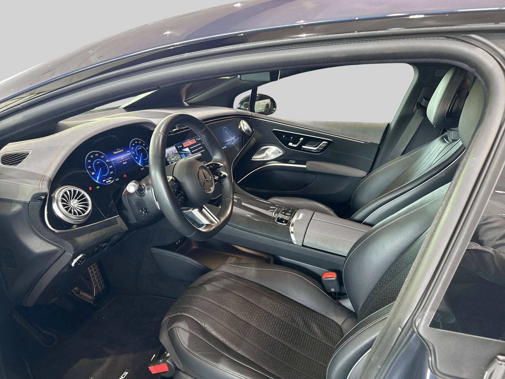 Mercedes-Benz-EQS-image-7