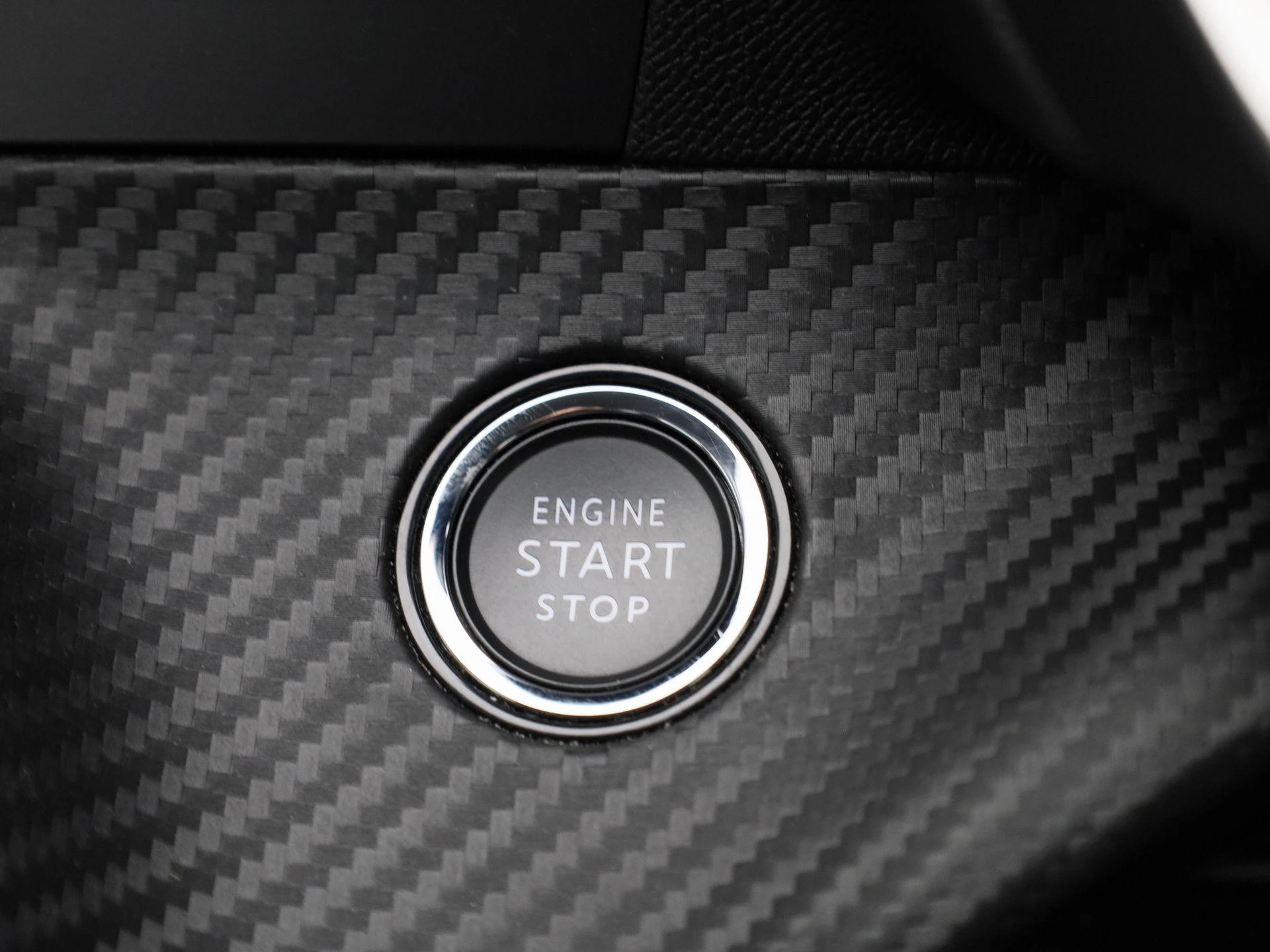 Peugeot-e-208-image-23