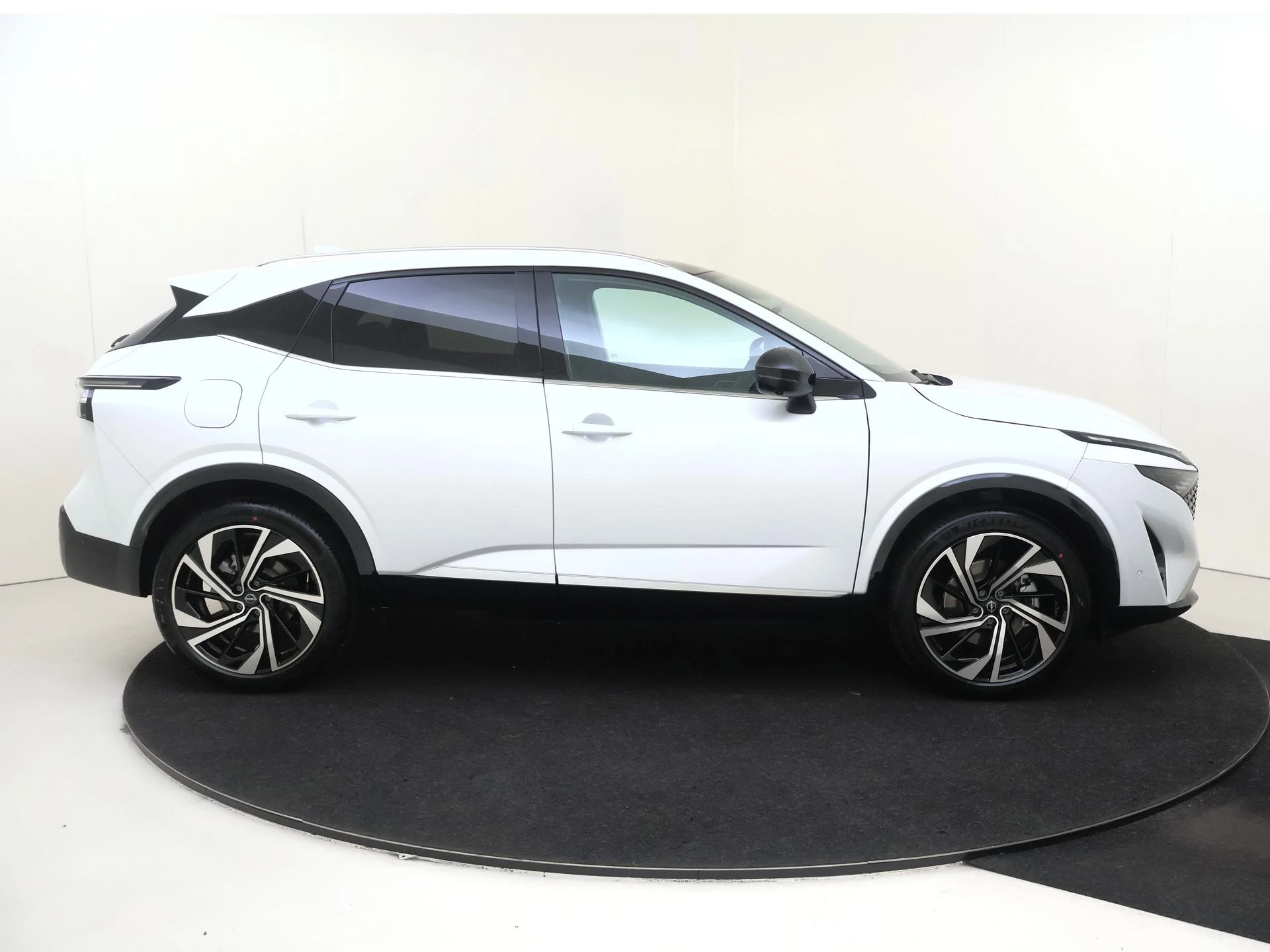 Nissan-QASHQAI-image-8