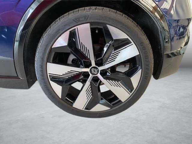 Renault-Megane E-Tech-image-5