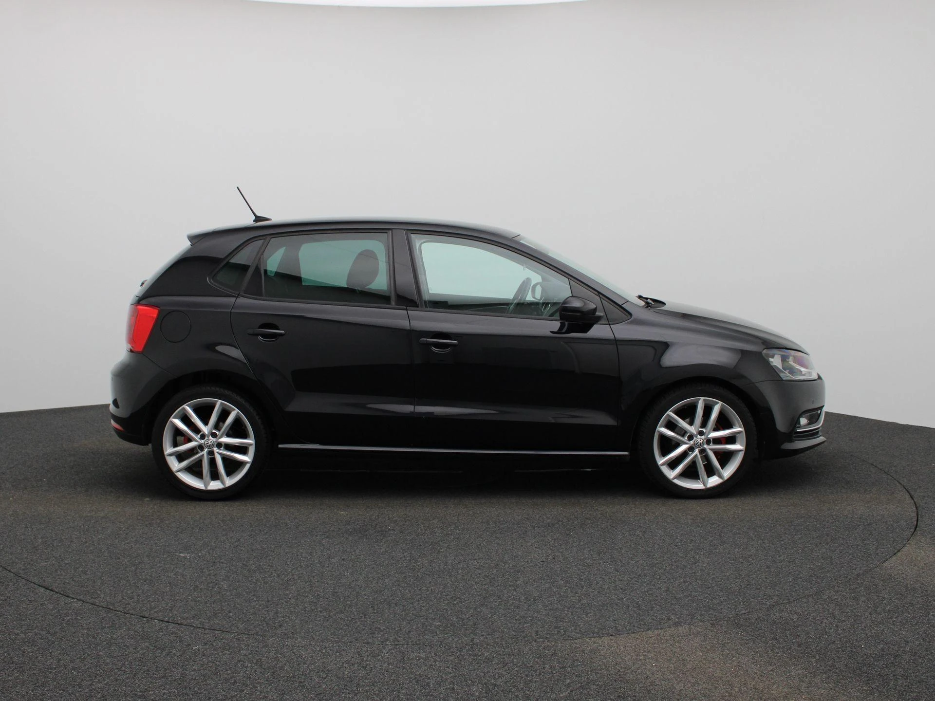 Volkswagen-Polo-image-5