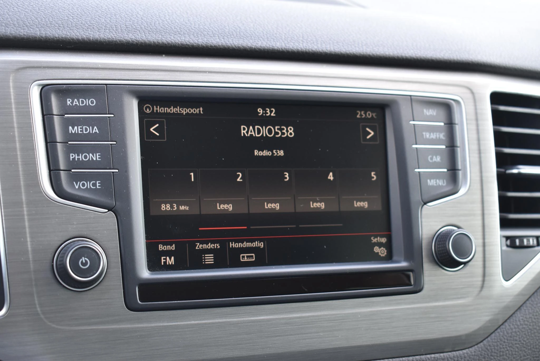 Volkswagen-Golf Sportsvan-image-26