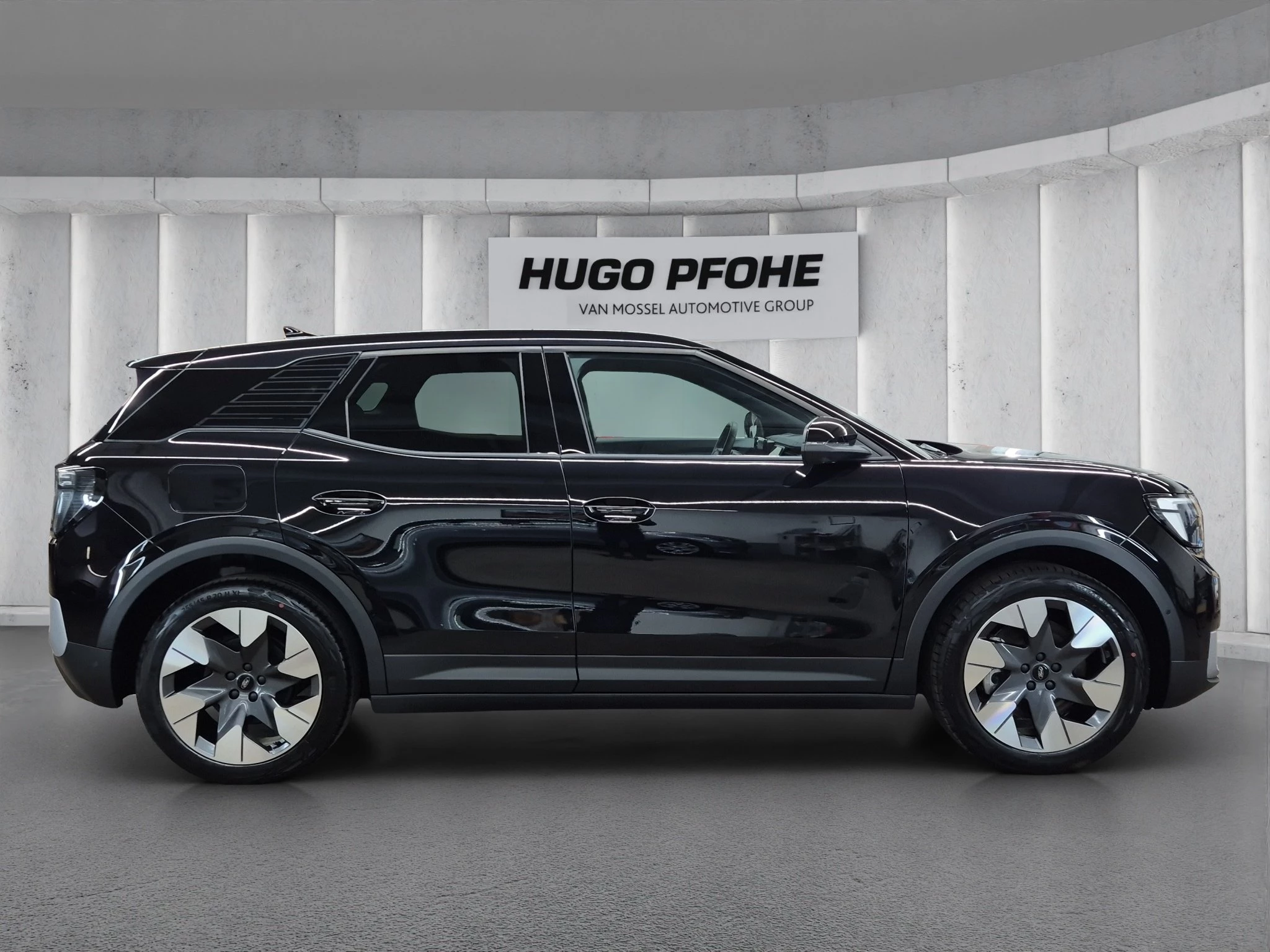 Ford Explorer BEV Premium SUV 77 kWh Elektromotor. 1-Gang-Automatik-Getriebe. Heckantrieb