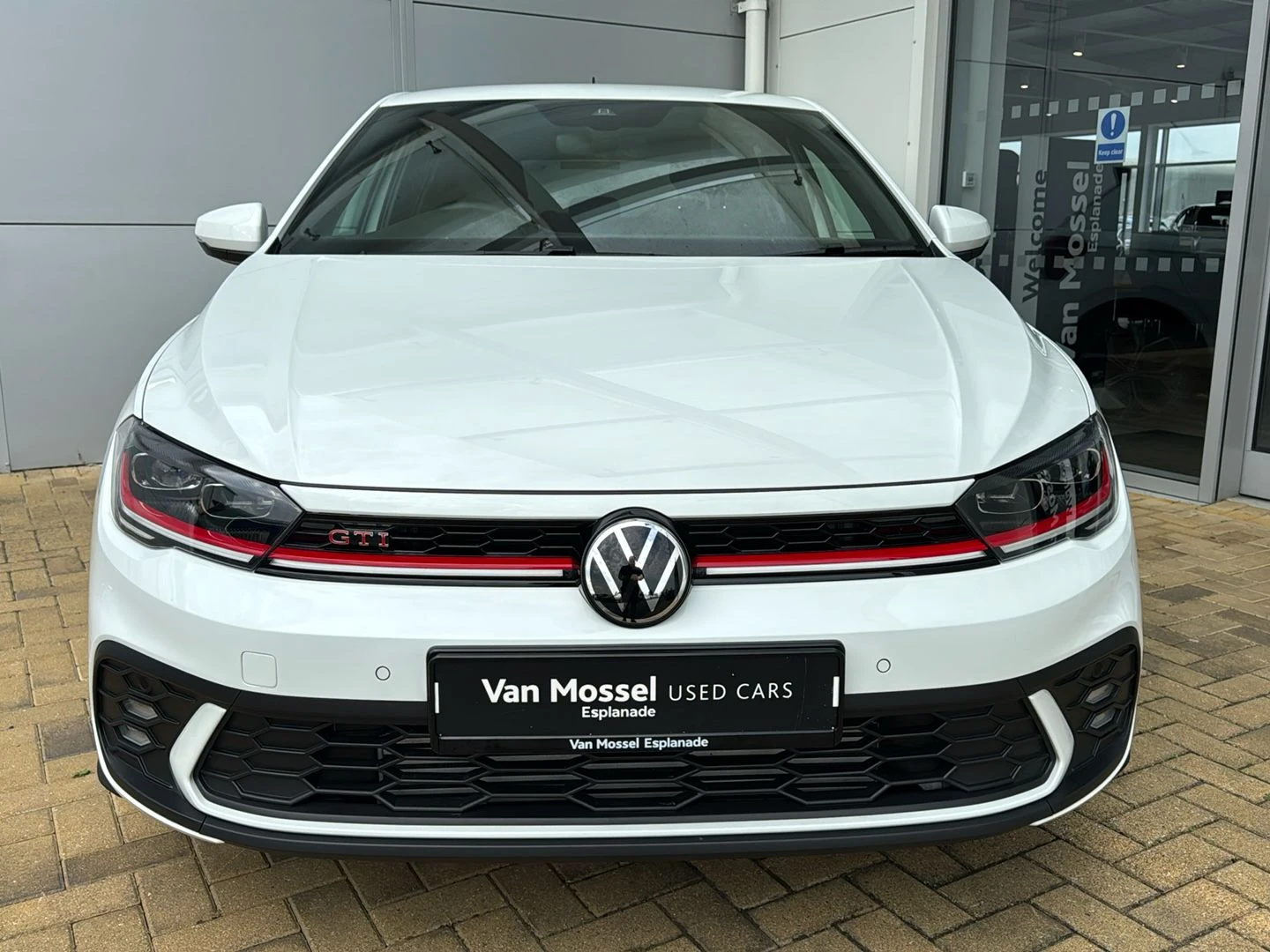 Volkswagen-Polo-image-4