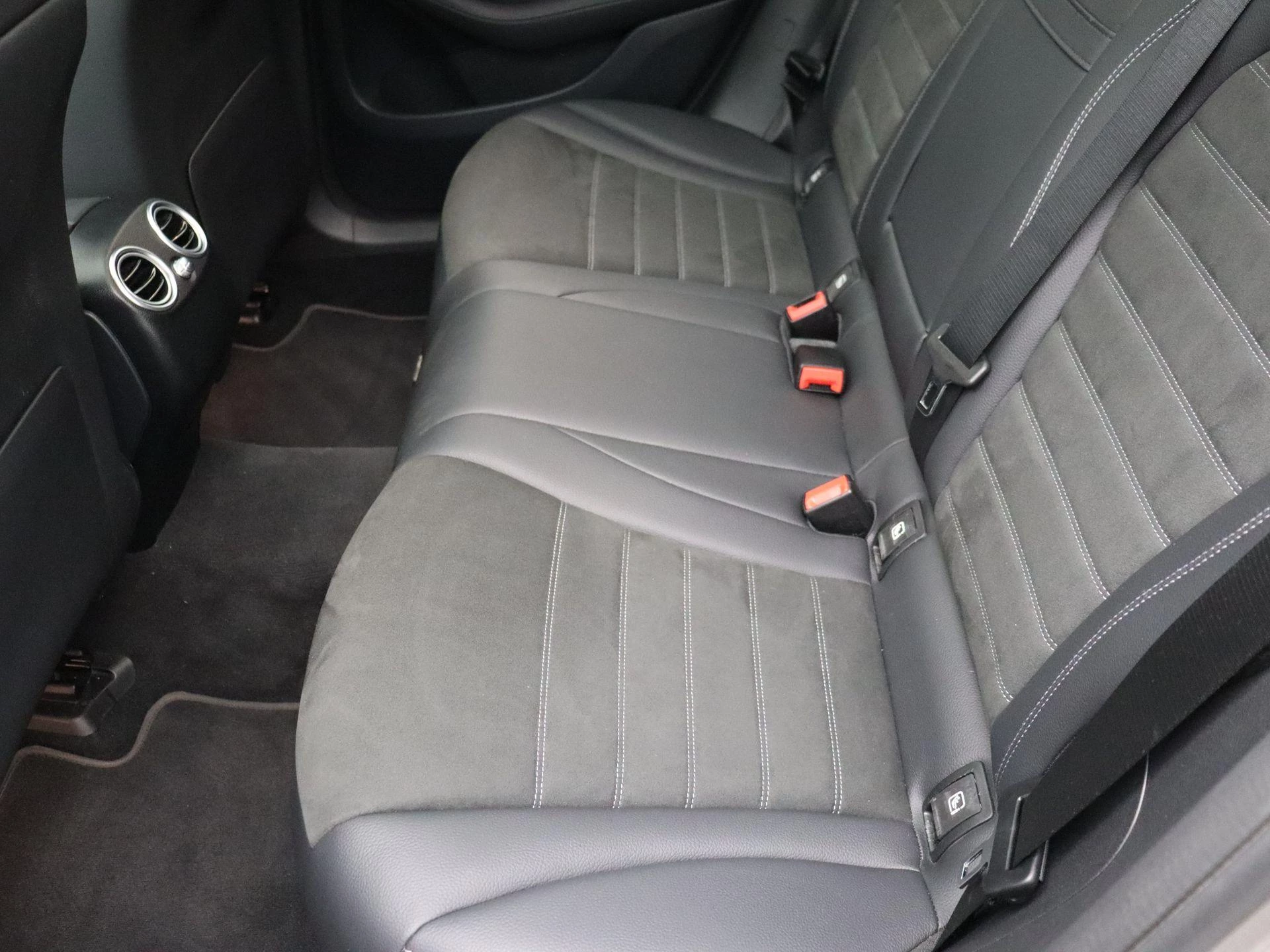 Mercedes-Benz GLC 300 de AMG LINE + PANO DAK + BURMESTER + CARPLAY +
