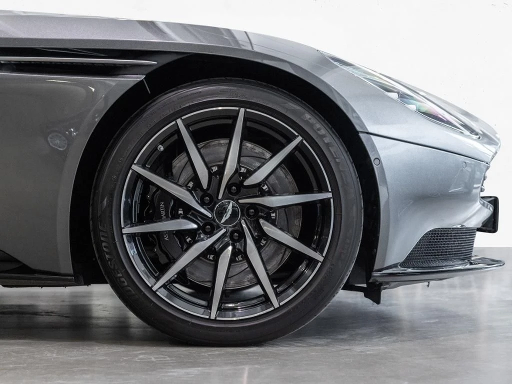 Aston Martin V8 Volante DB11 Aston Martin Hamburg