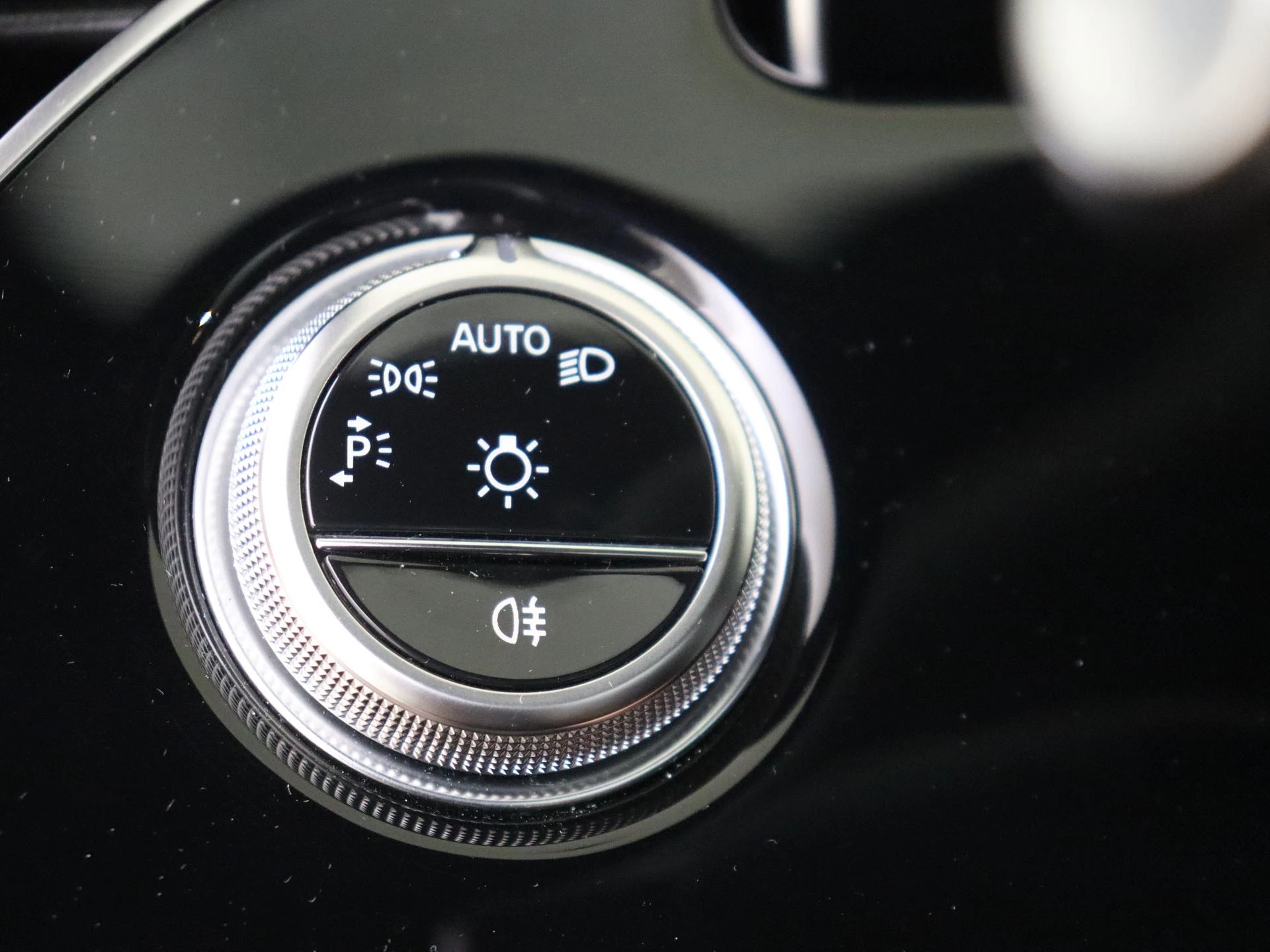 Mercedes-Benz-E-Klasse-image-23