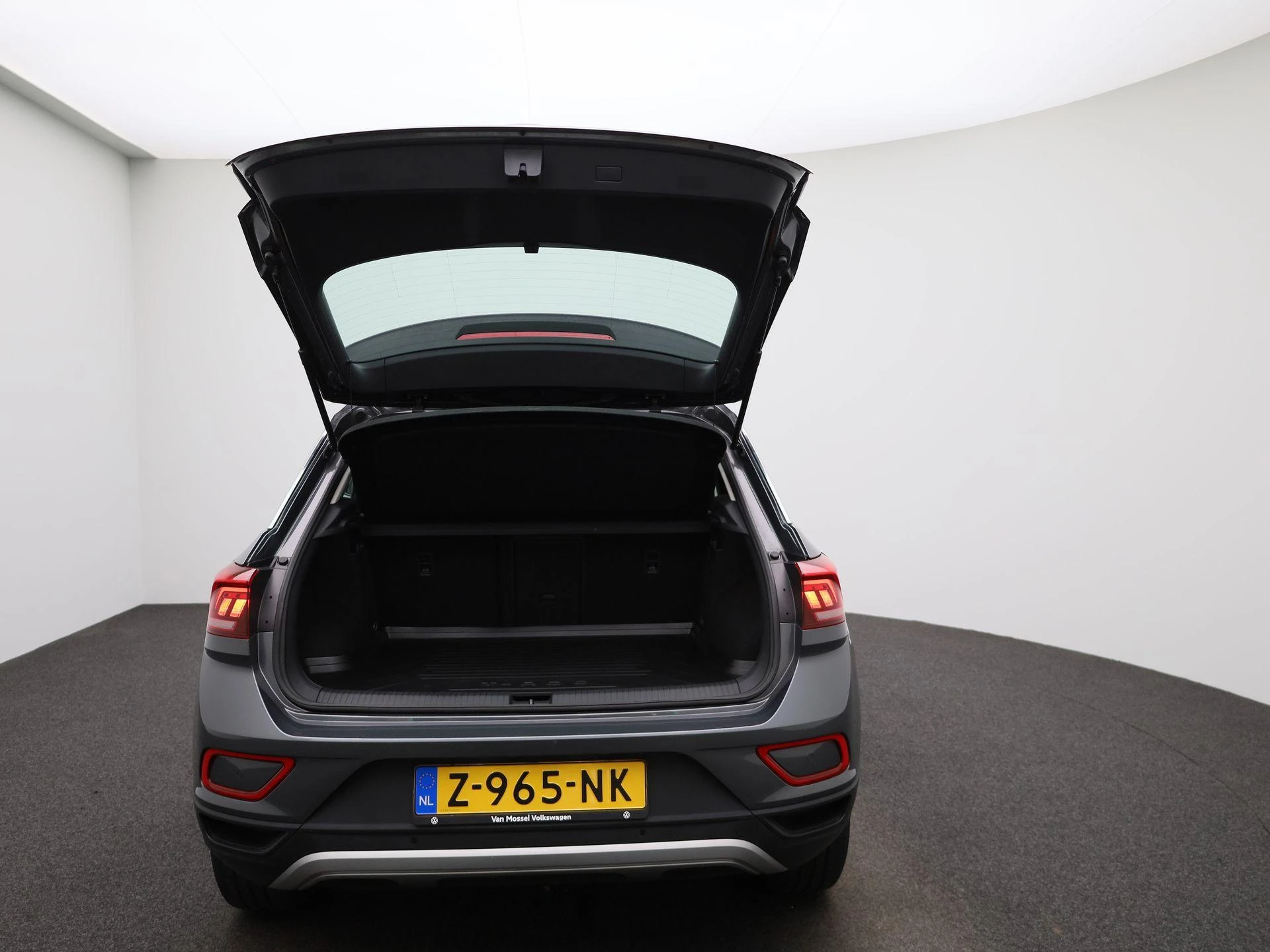 Volkswagen-T-Roc-image-10