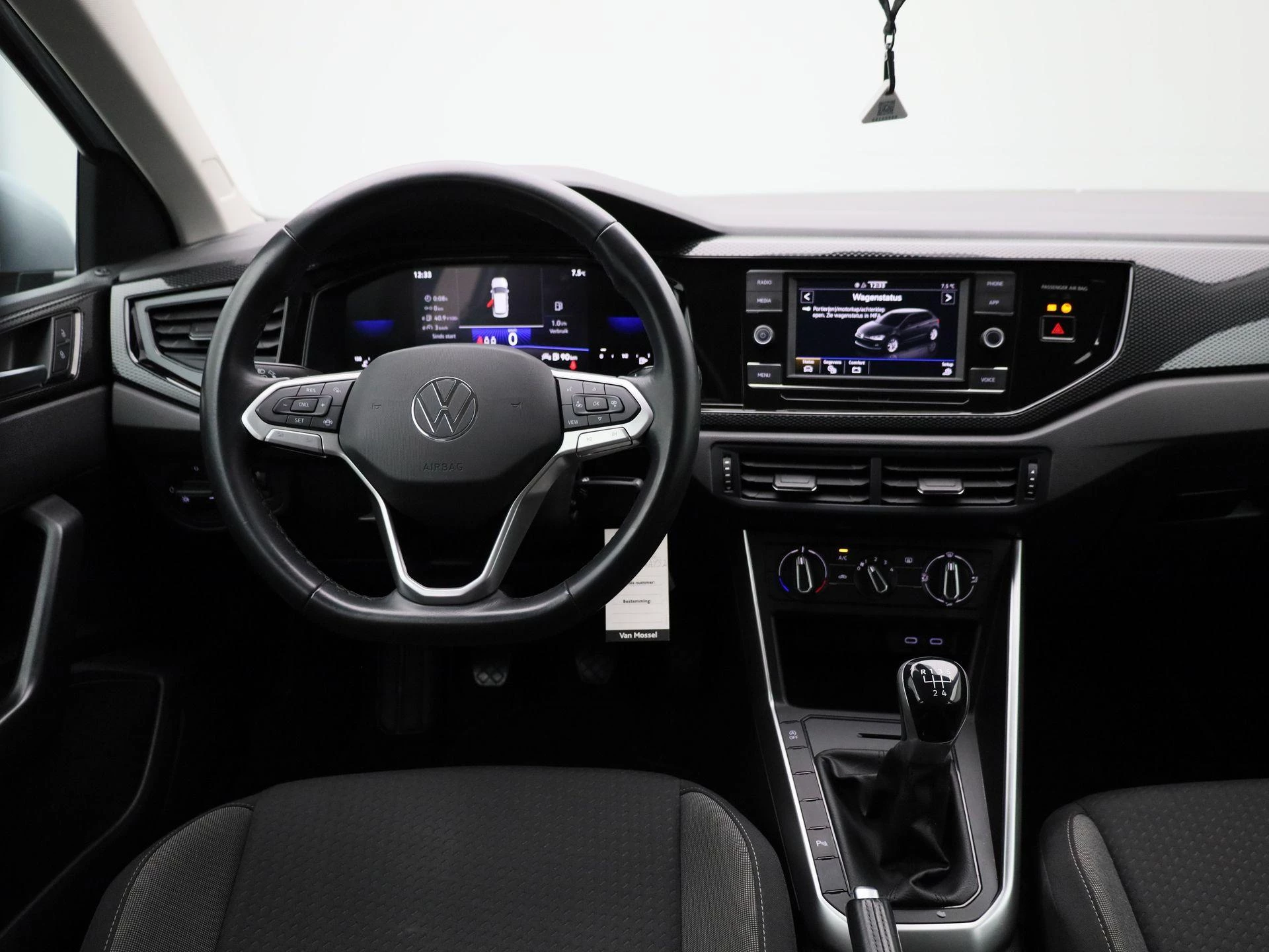 Volkswagen-Polo-image-6