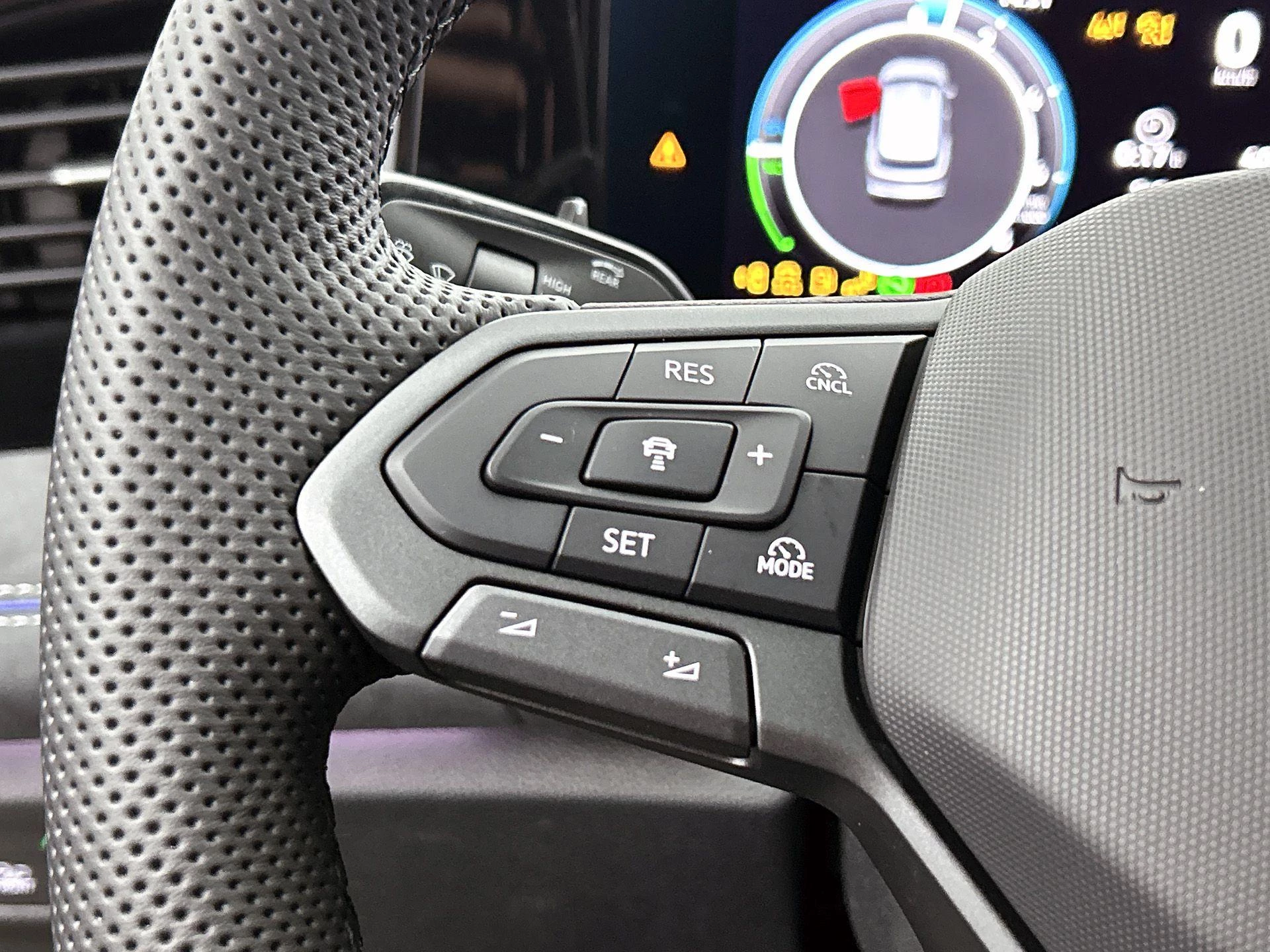 Volkswagen-Tiguan-image-5