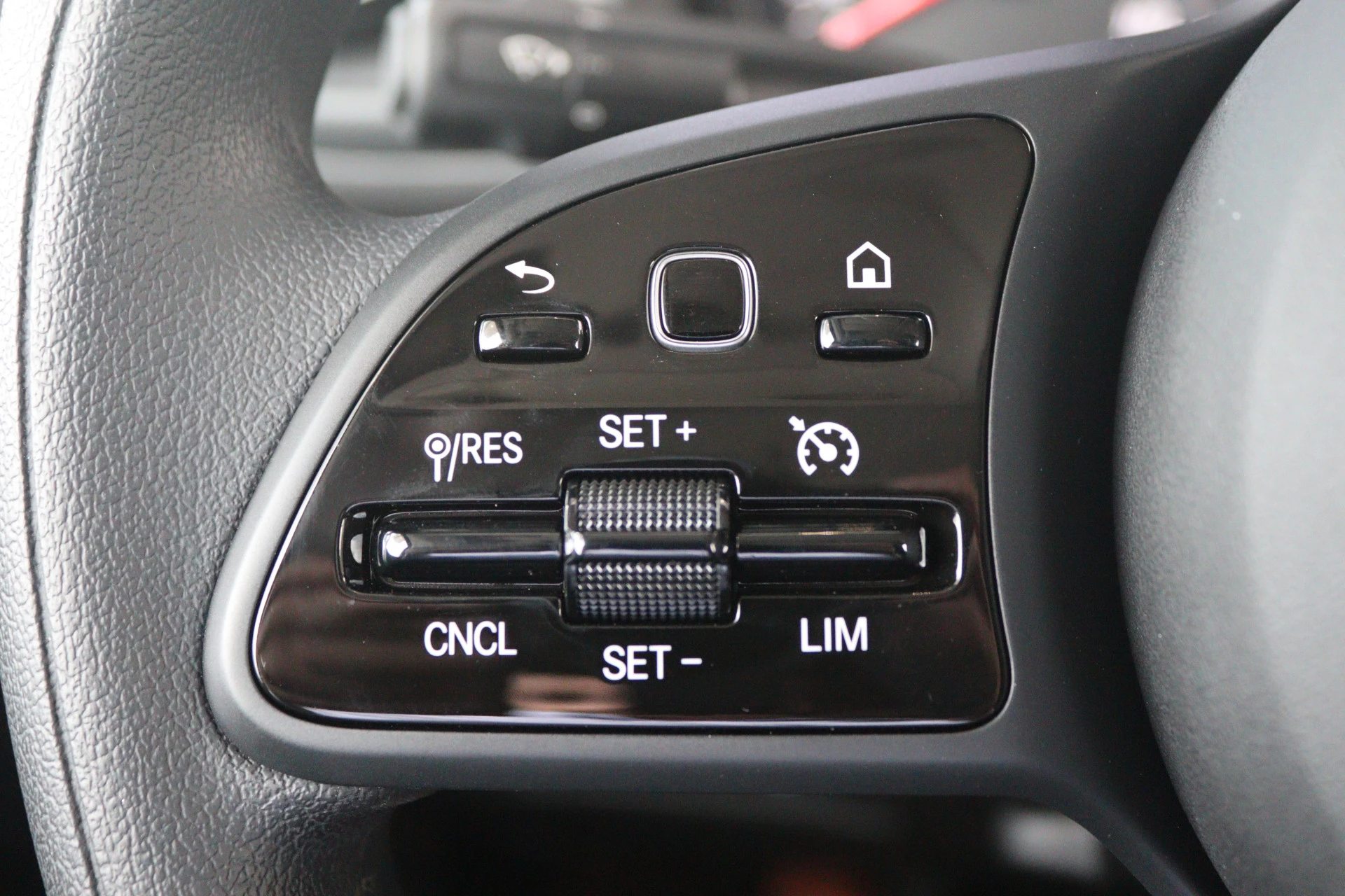 Mercedes-Benz-eCitan-image-10