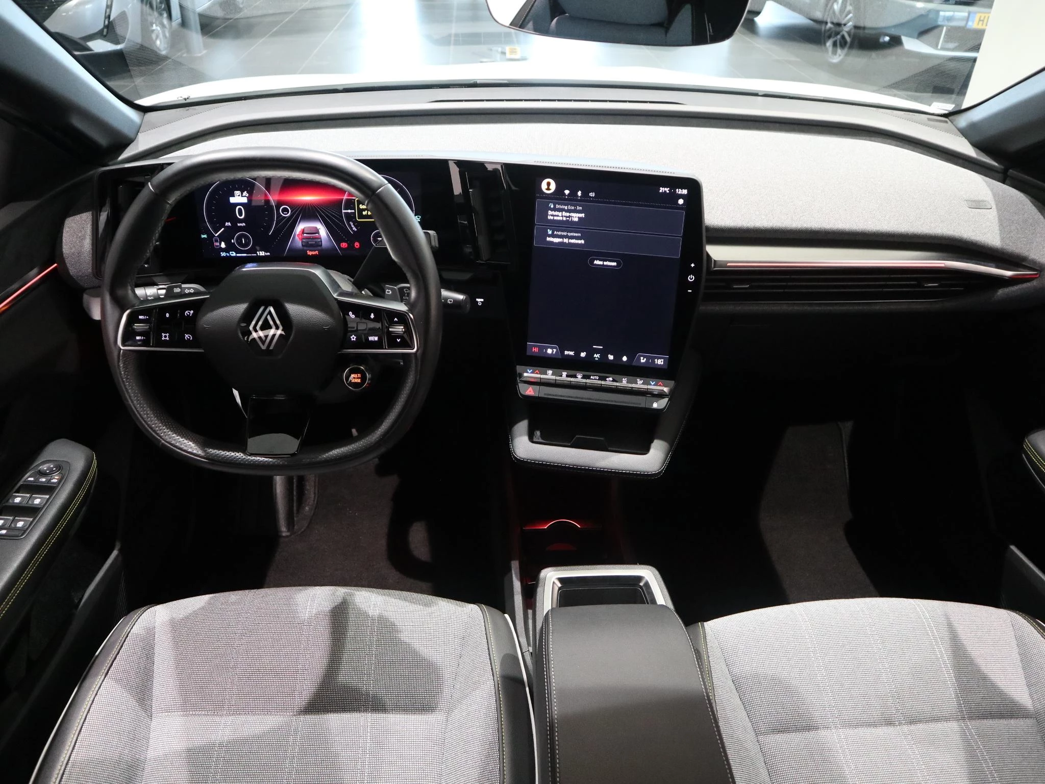 Renault-Megane E-Tech-image-10