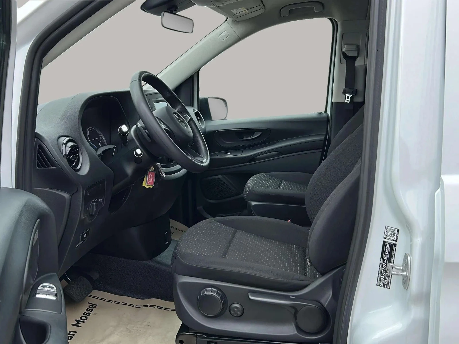 Mercedes-Benz-eVito-image-8