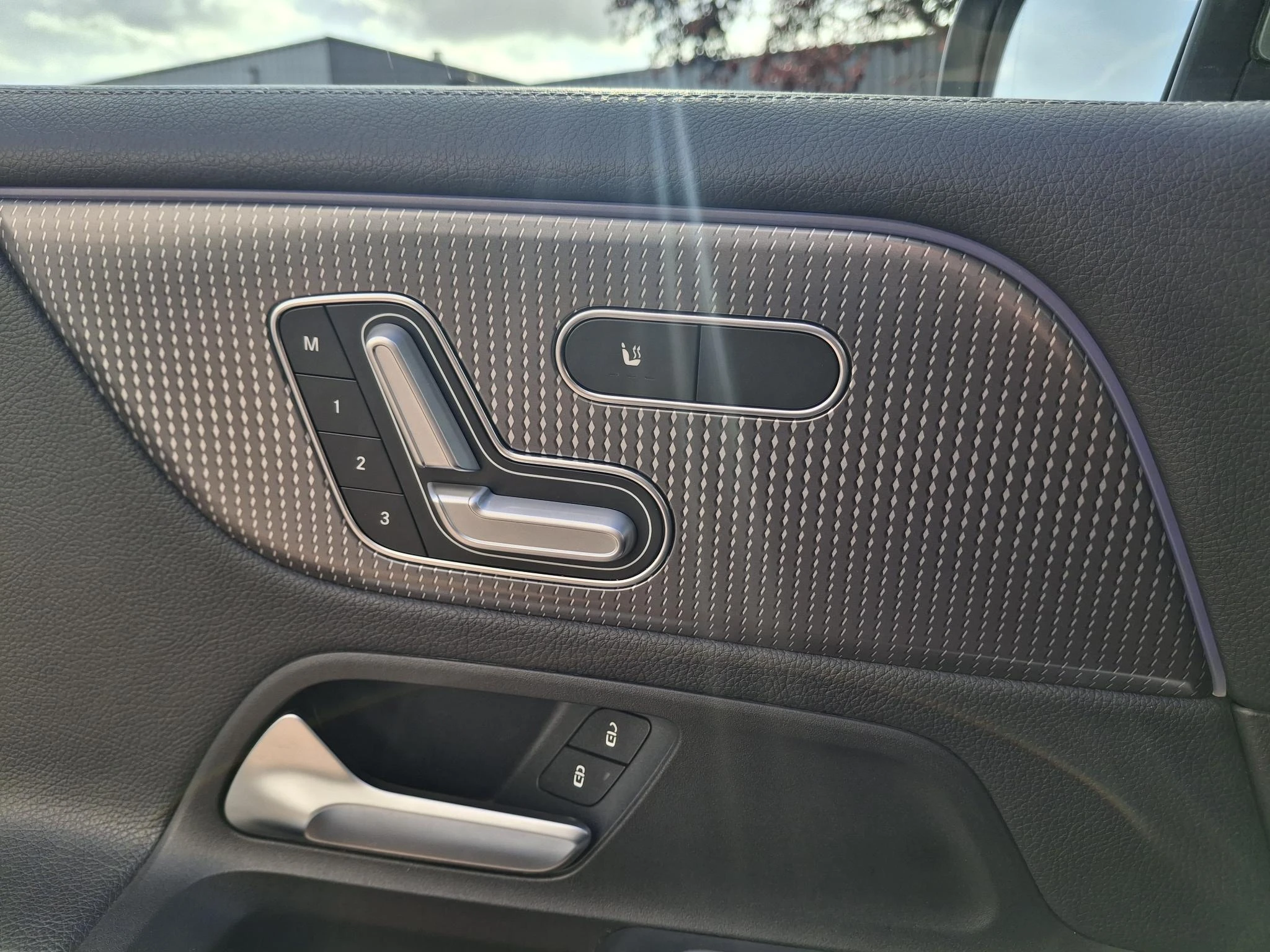 Mercedes-Benz-GLB-image-10