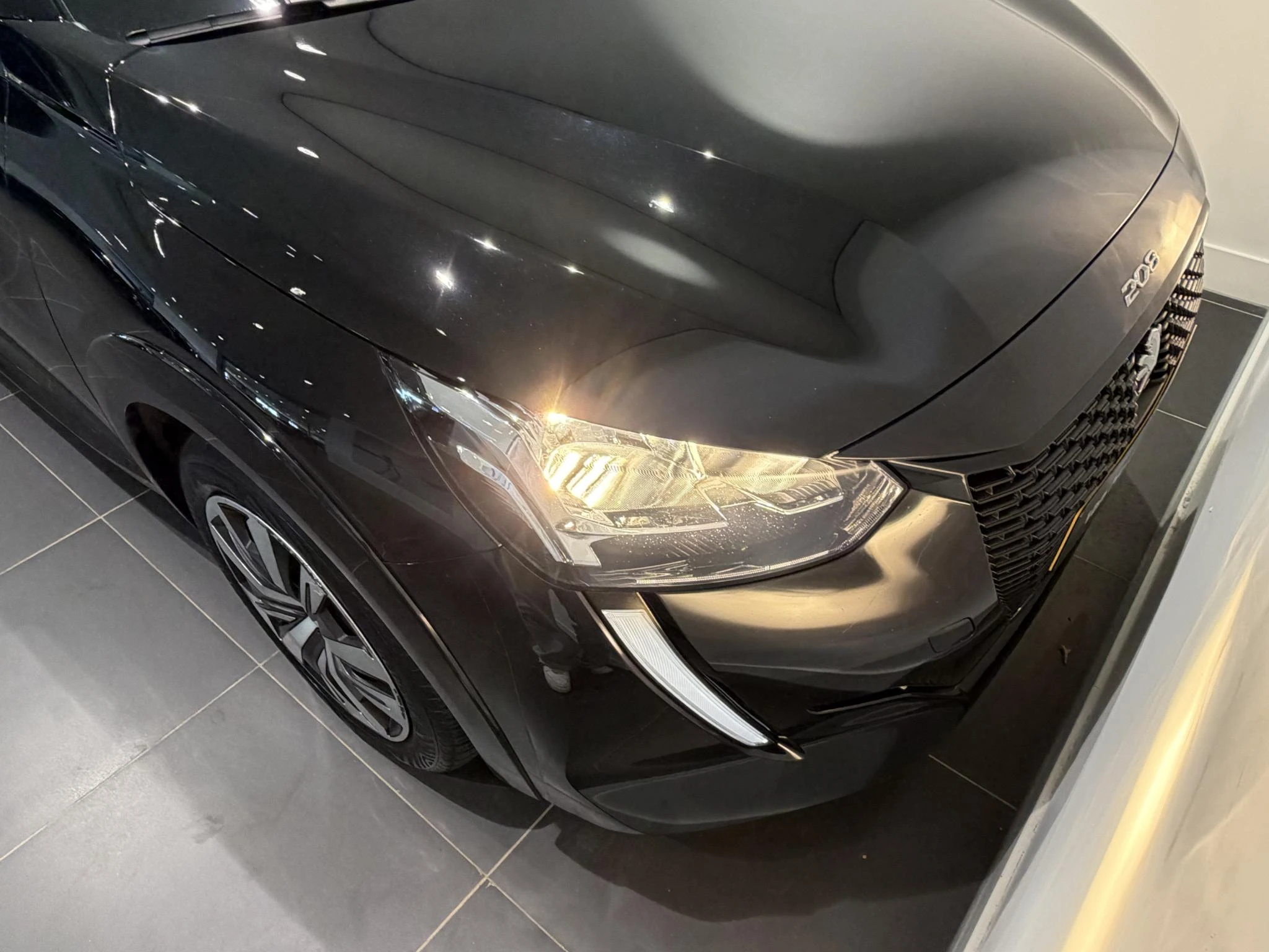 Peugeot-e-208-image-18