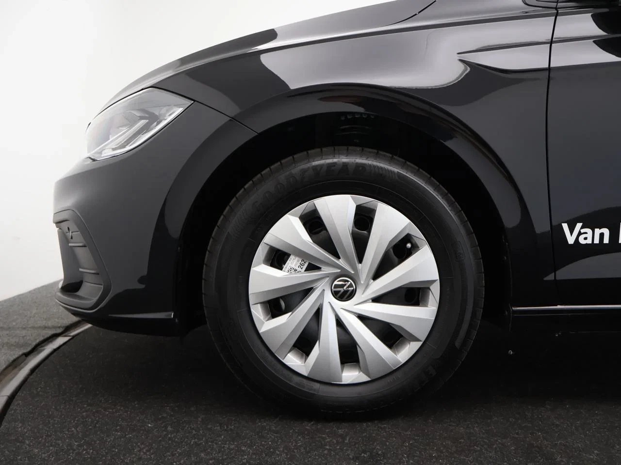 Volkswagen-Polo-image-17