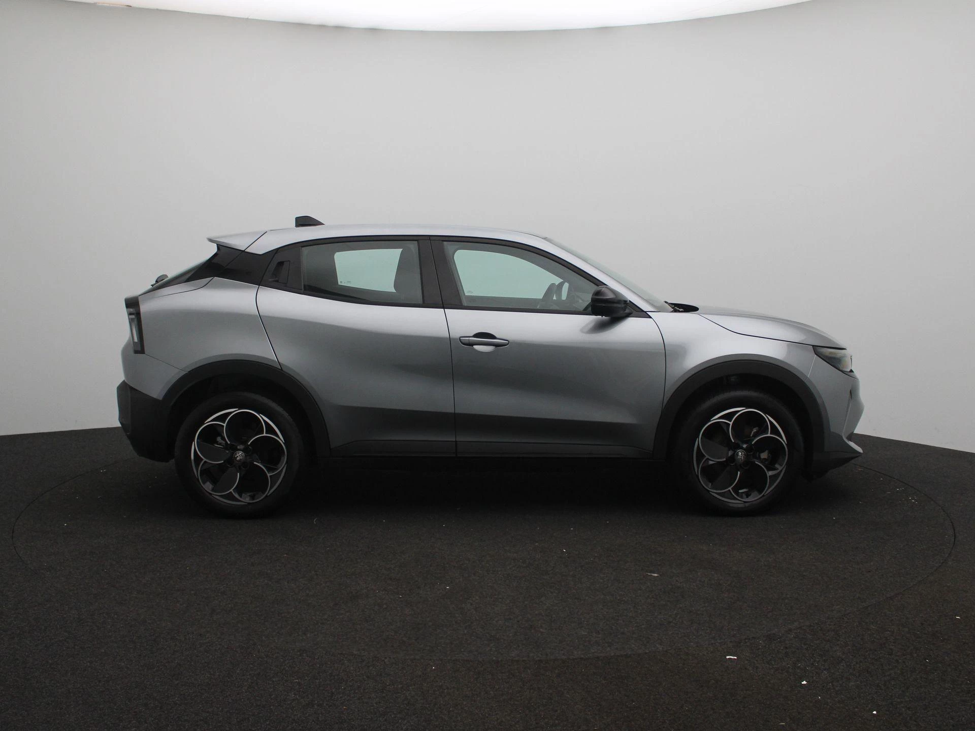 Alfa Romeo-Junior-image-5