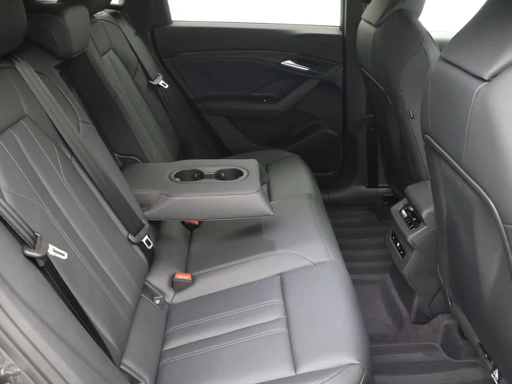 Audi Q6 e-tron Audi Q6 SUV Corporate S performance *ENKEL VOORSTEL VOOR PROFFESIONELEN*
