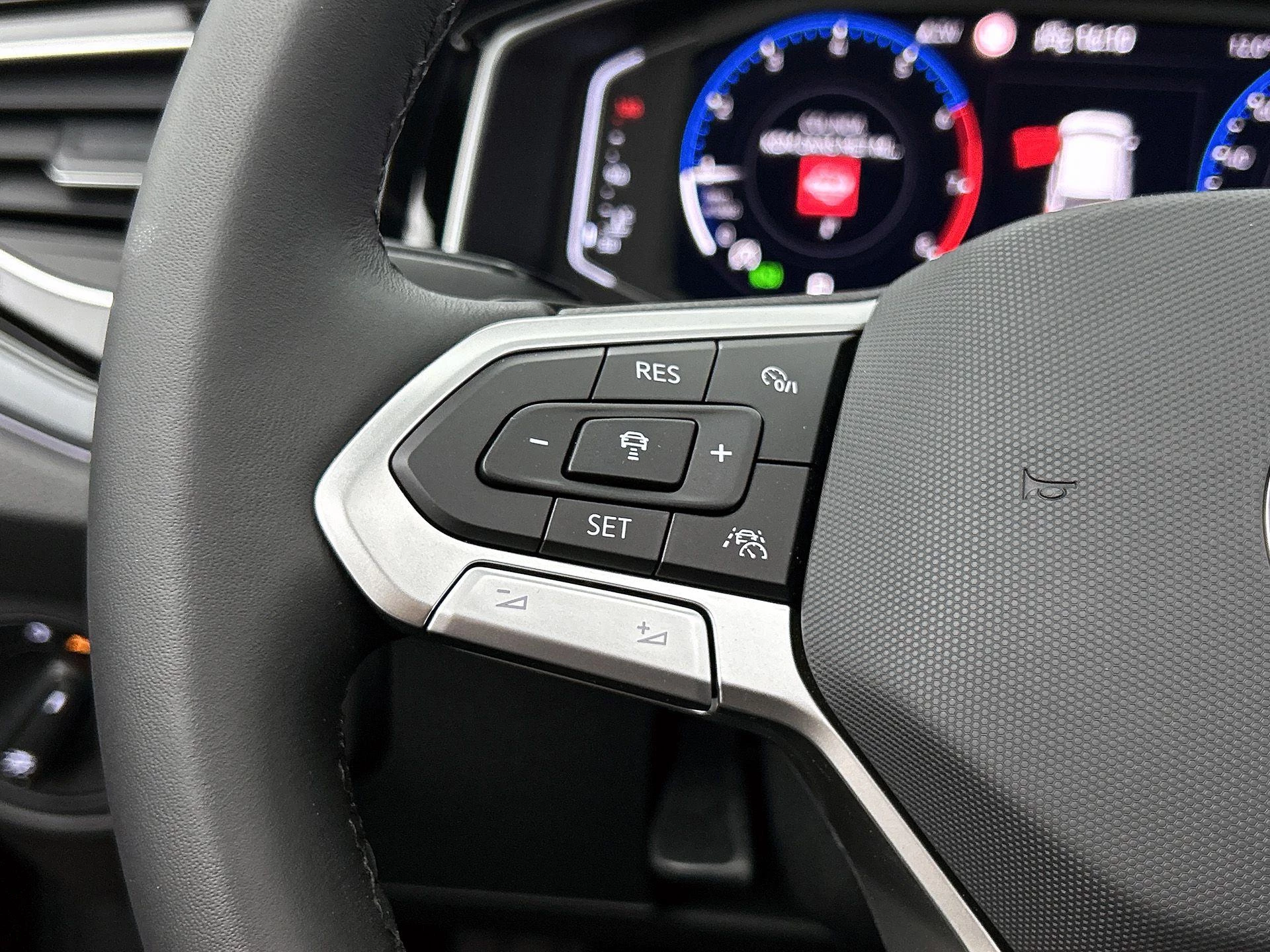 Volkswagen-Polo-image-5