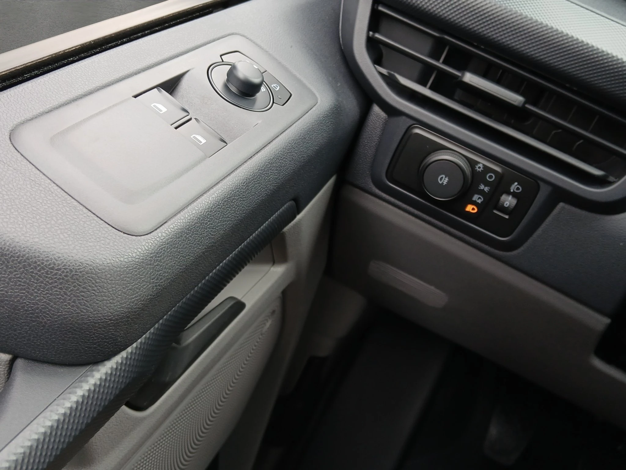 Ford-Transit Custom-image-16