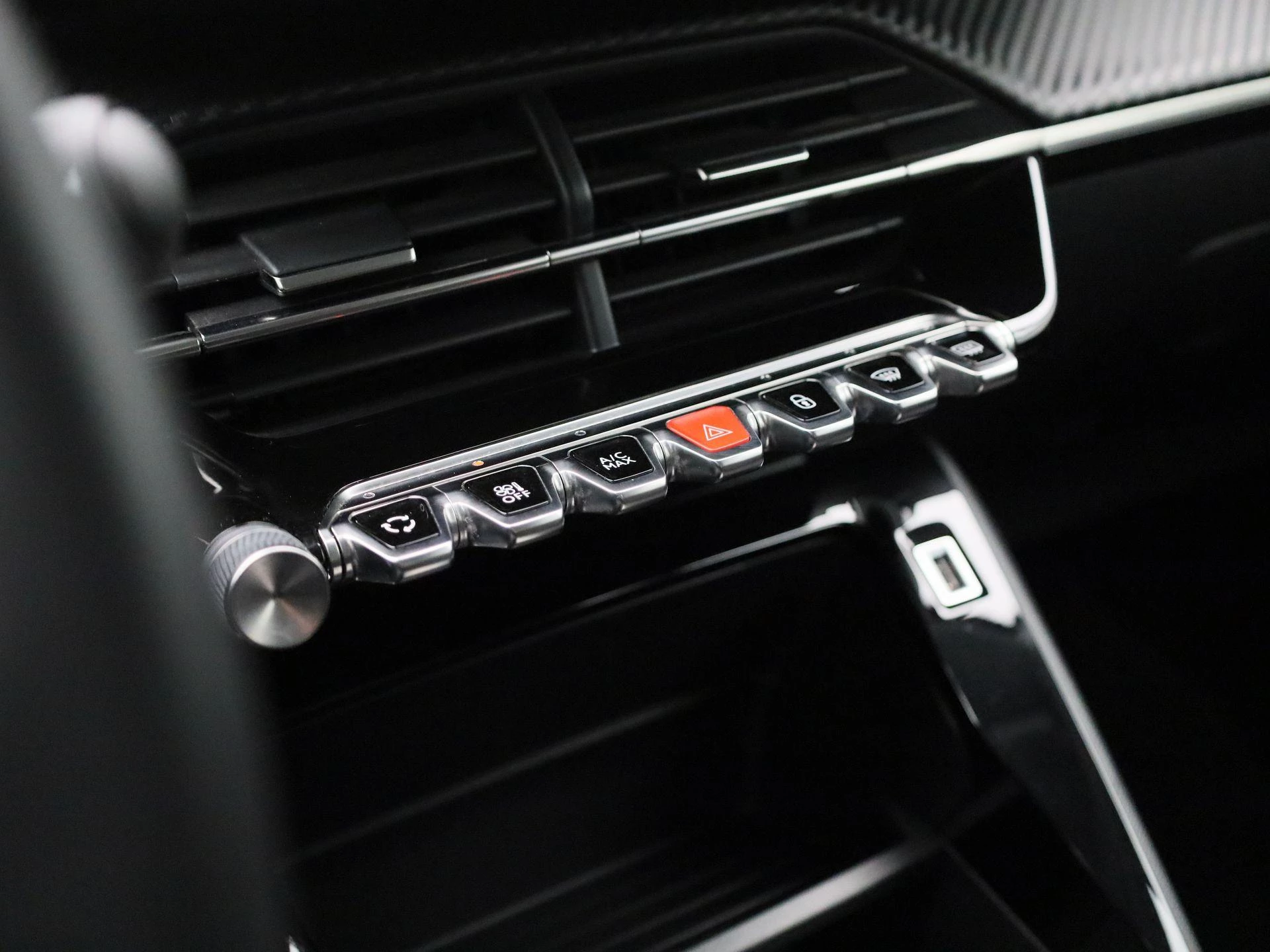 Peugeot-e-208-image-16