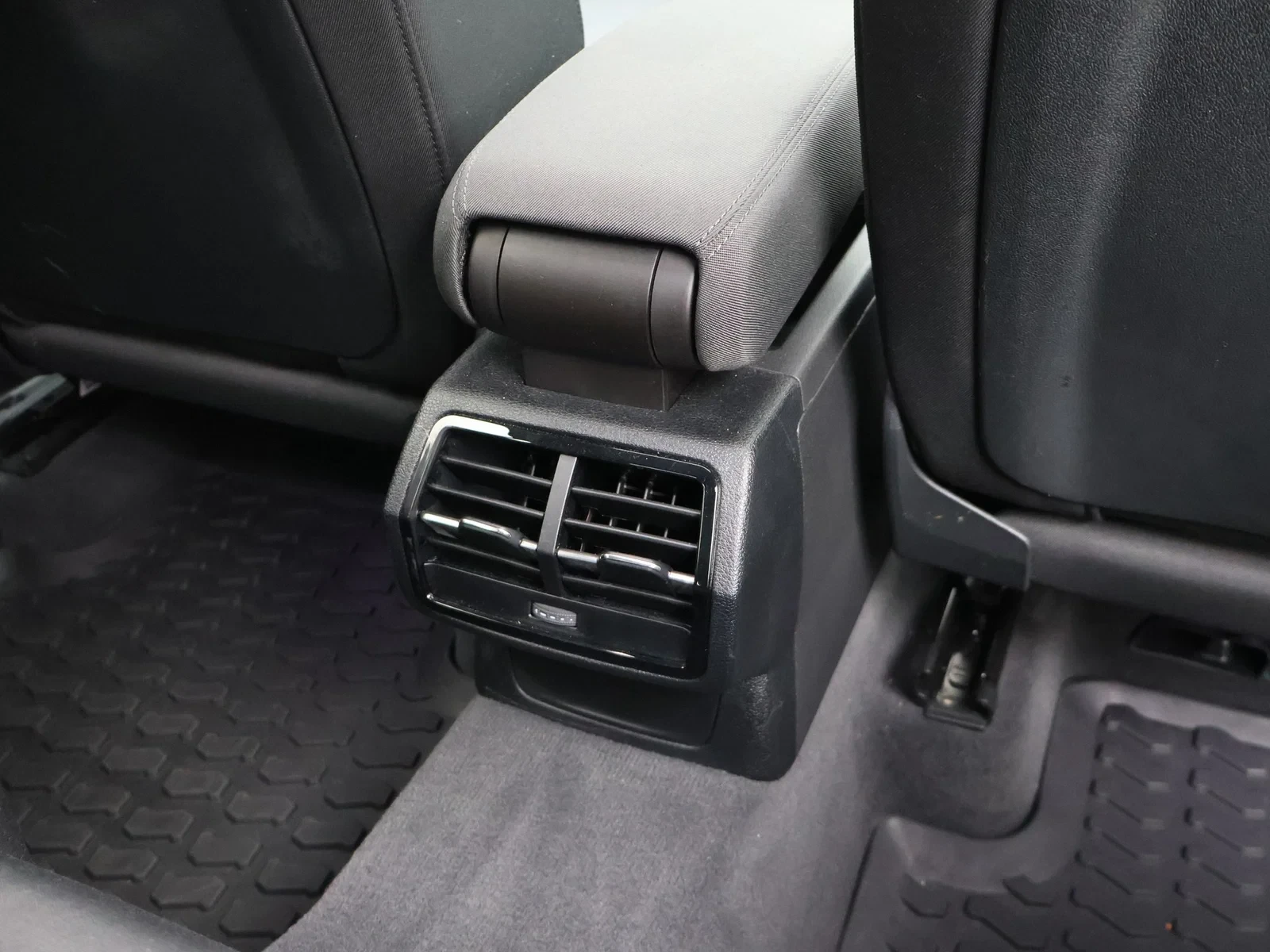 Audi Q3 PHEV Audi Q3 S line 45TFSIe PHEV 245PK *PANO DAK*NAVI*APP CONNECT*ZETELVERWARMING*CRUISE*PDC*DIGITAL DASH