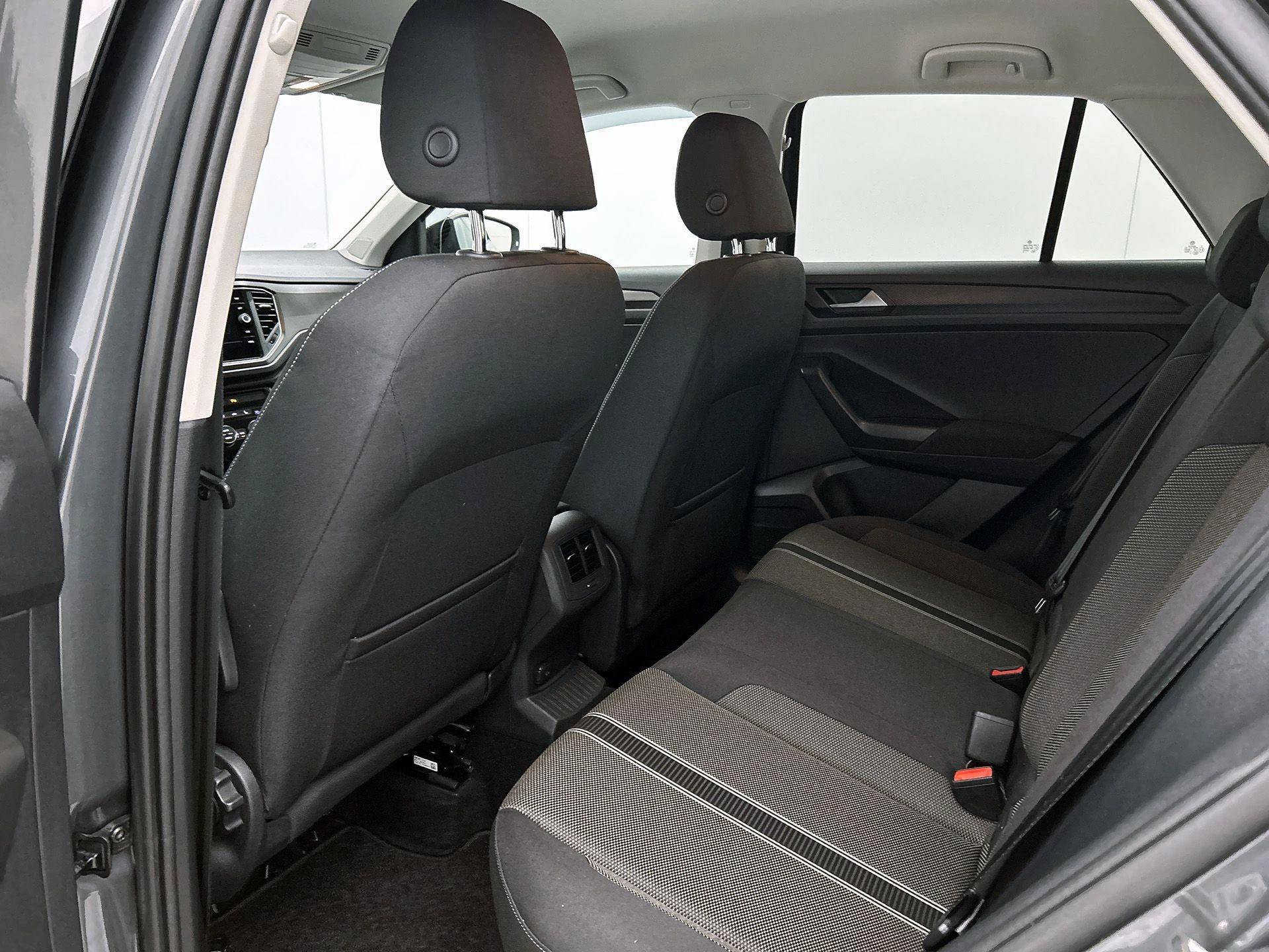Volkswagen-T-Roc-image-25