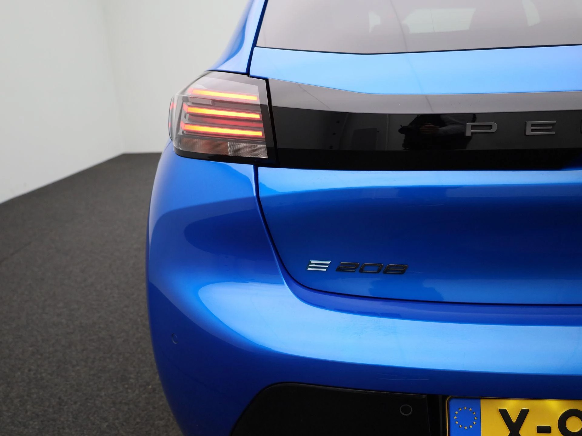 Peugeot-e-208-image-36