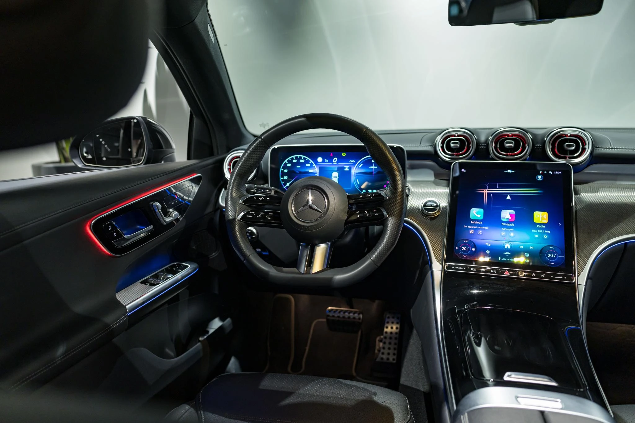 Mercedes-Benz-GLC-image-20