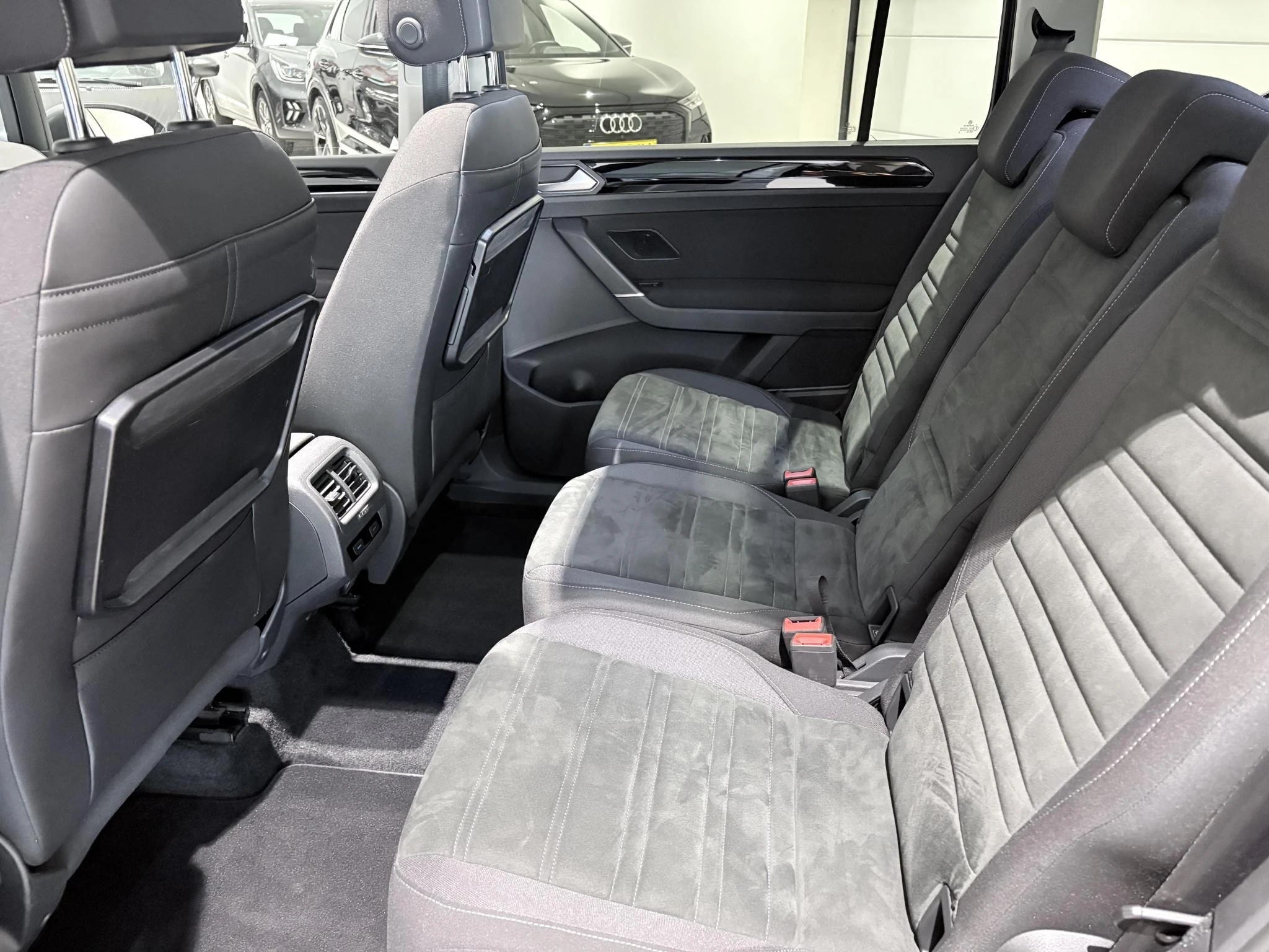 Volkswagen-Touran-image-15
