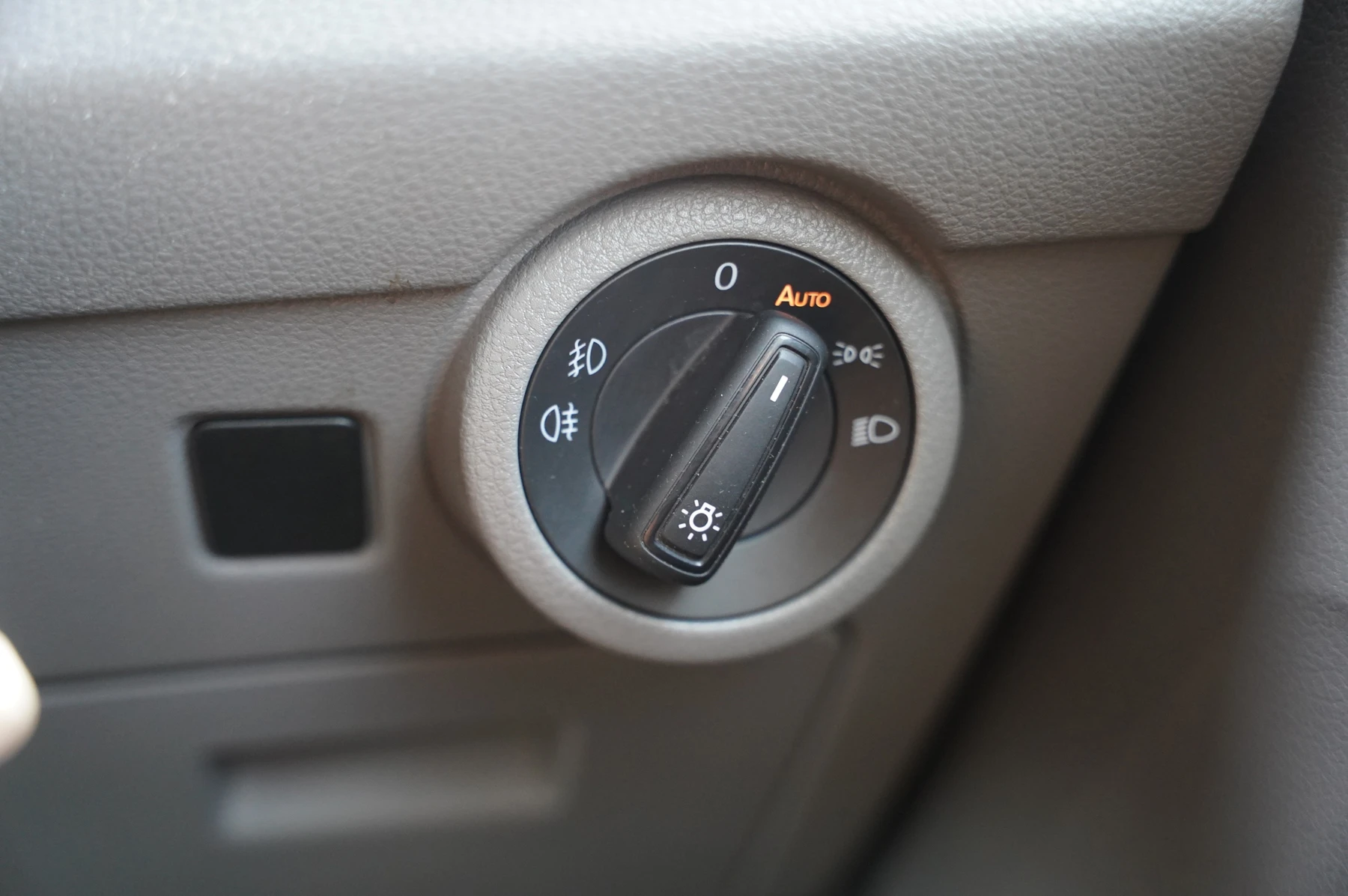 Volkswagen-Transporter-image-17