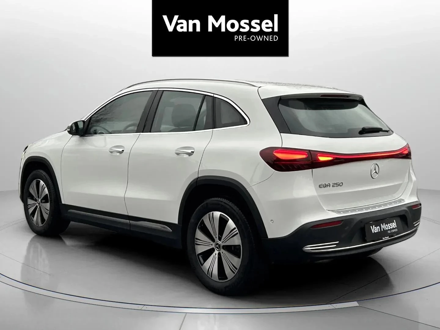 Mercedes-Benz-EQA-image-7