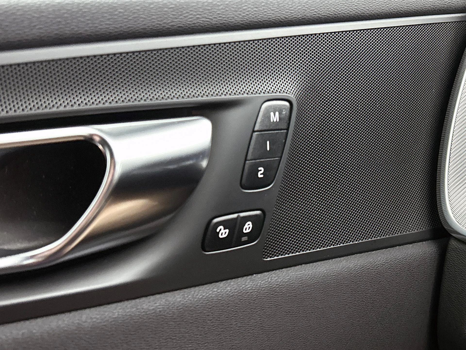 Volvo XC60 2.0 B4 R-Design