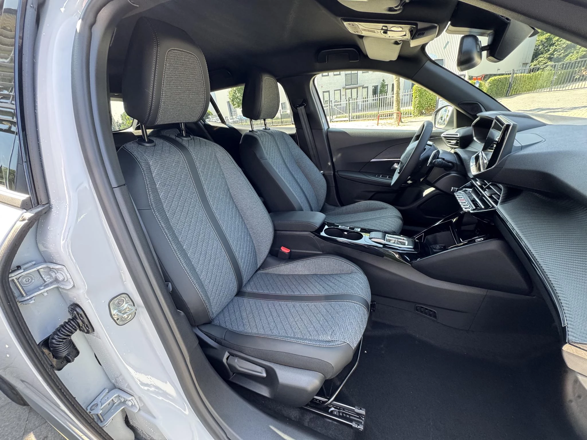 Peugeot-2008-image-12