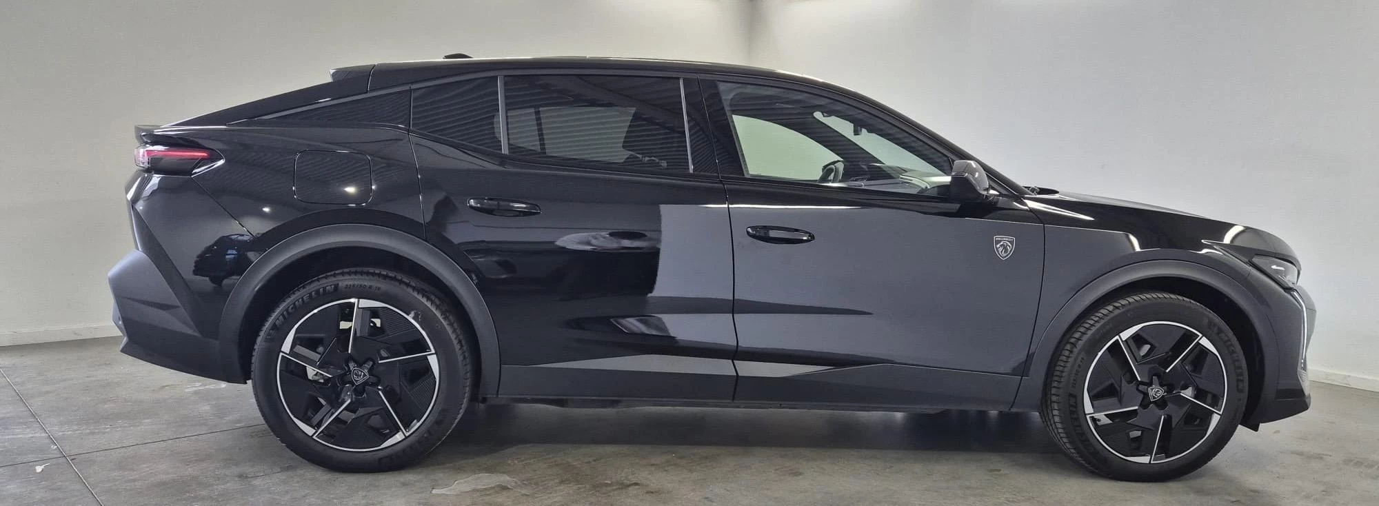 Peugeot 408 e-408 210 GT