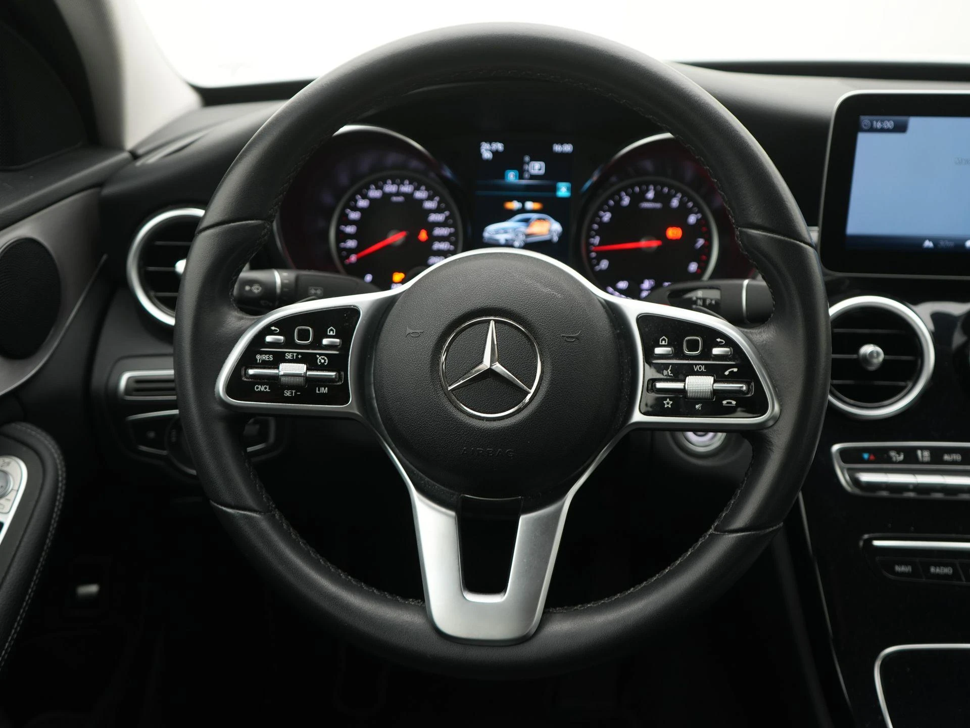Mercedes-Benz-C-Klasse-image-7
