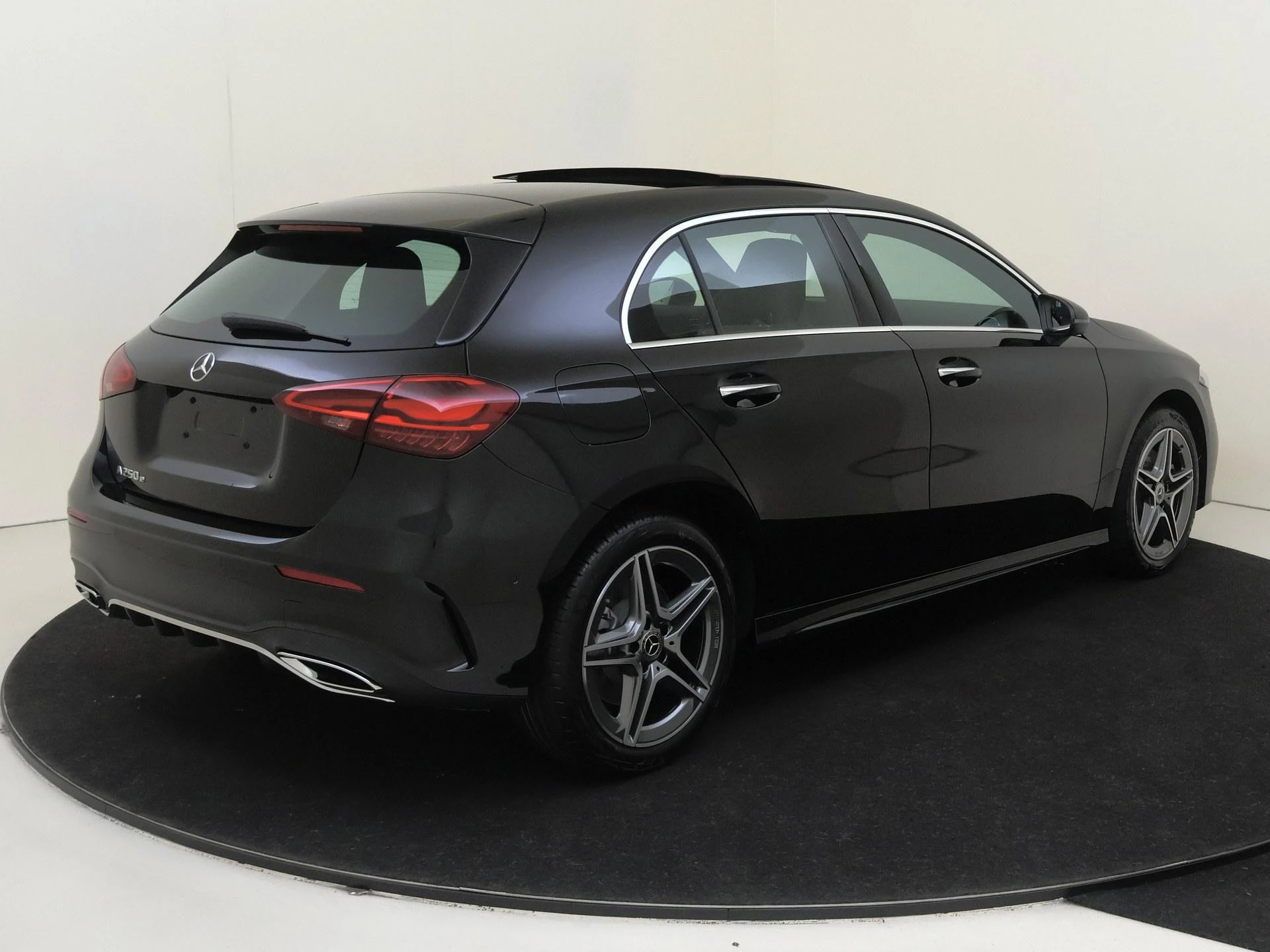 Mercedes-Benz-A-Klasse-image-3