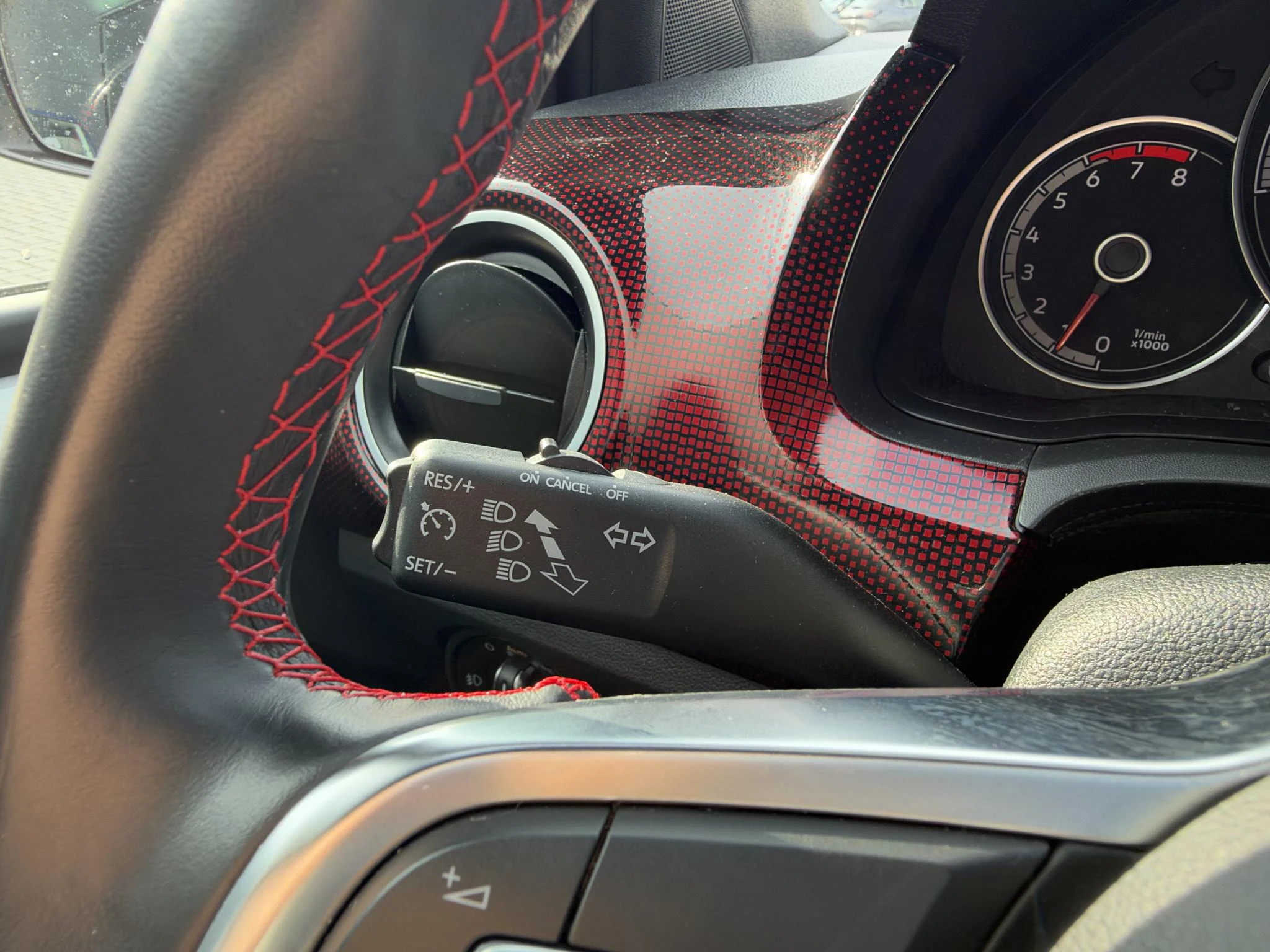 Volkswagen-up!-image-6