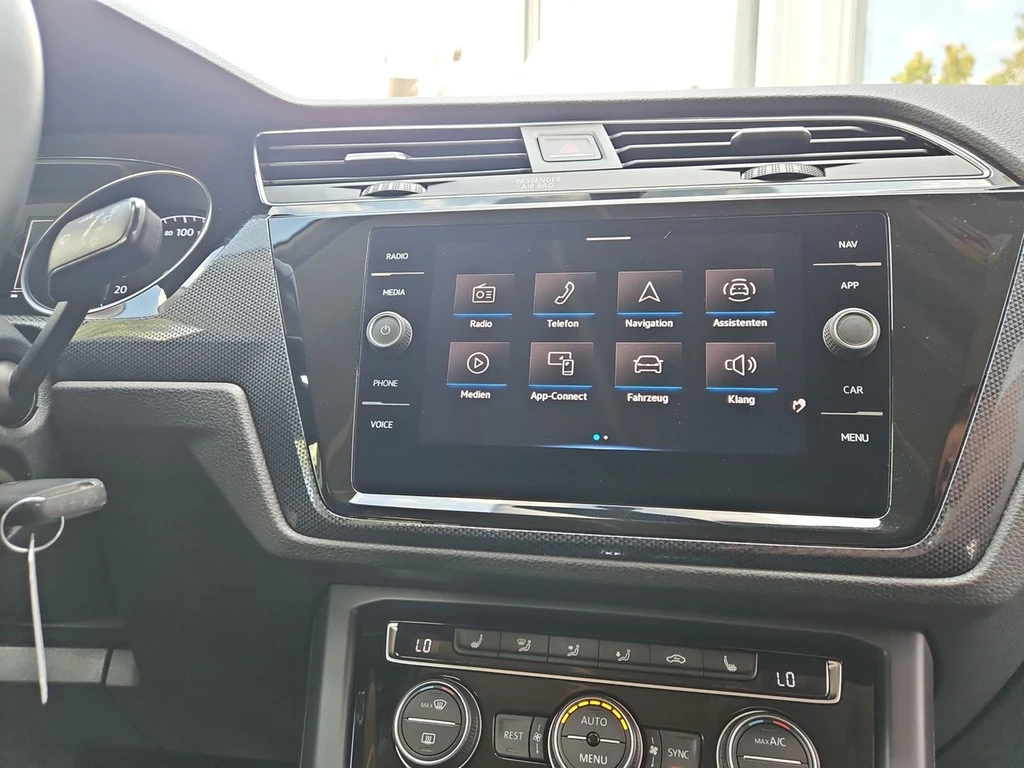 Volkswagen-Touran-image-10