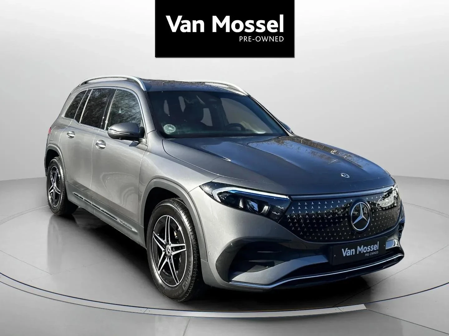Mercedes-Benz-EQB-image-8