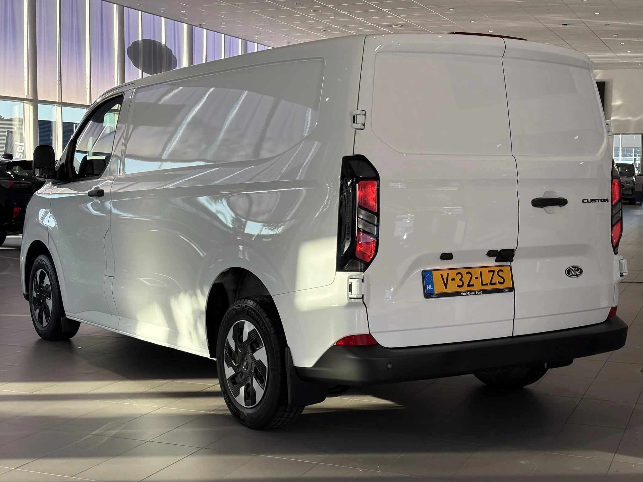 Ford-Transit Custom-image-3