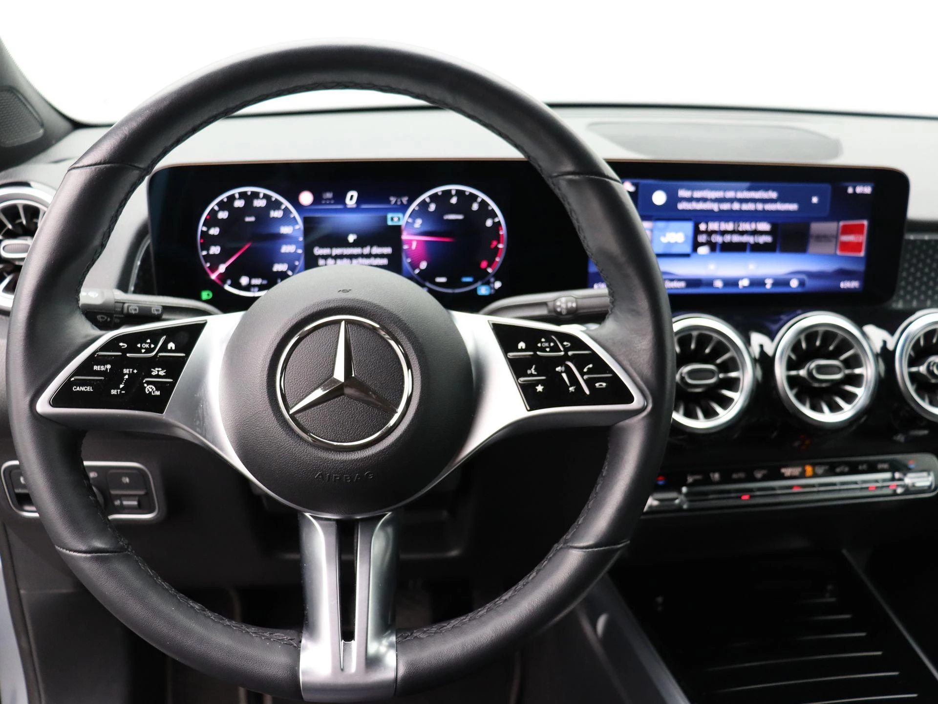 Mercedes-Benz GLB 180 Luxury Line + CARPLAY + TREKHAAK + NIGHTPAKKET +