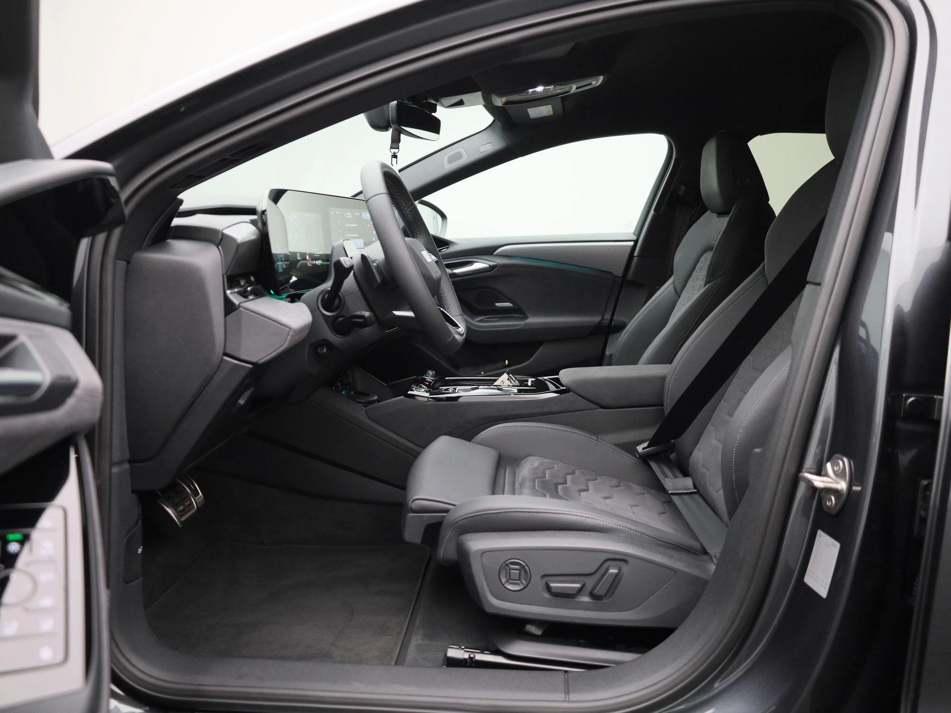 Audi-A6 Avant e-tron-image-10