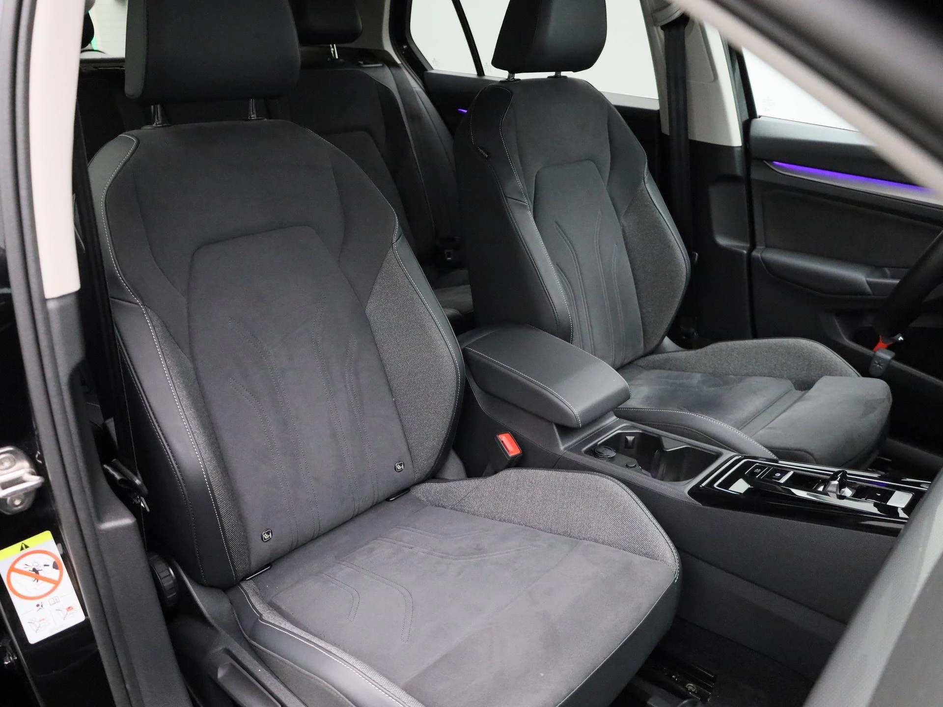 Volkswagen-Golf-image-39