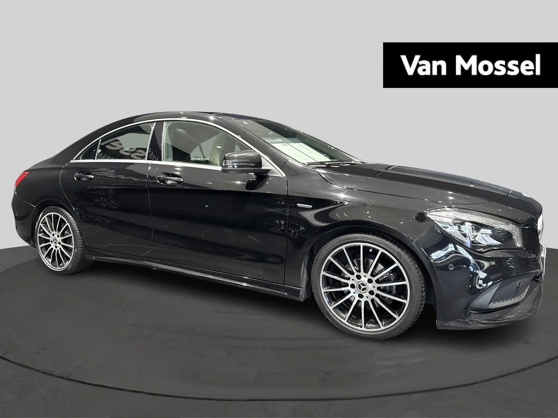 Mercedes-Benz-CLA-image-4