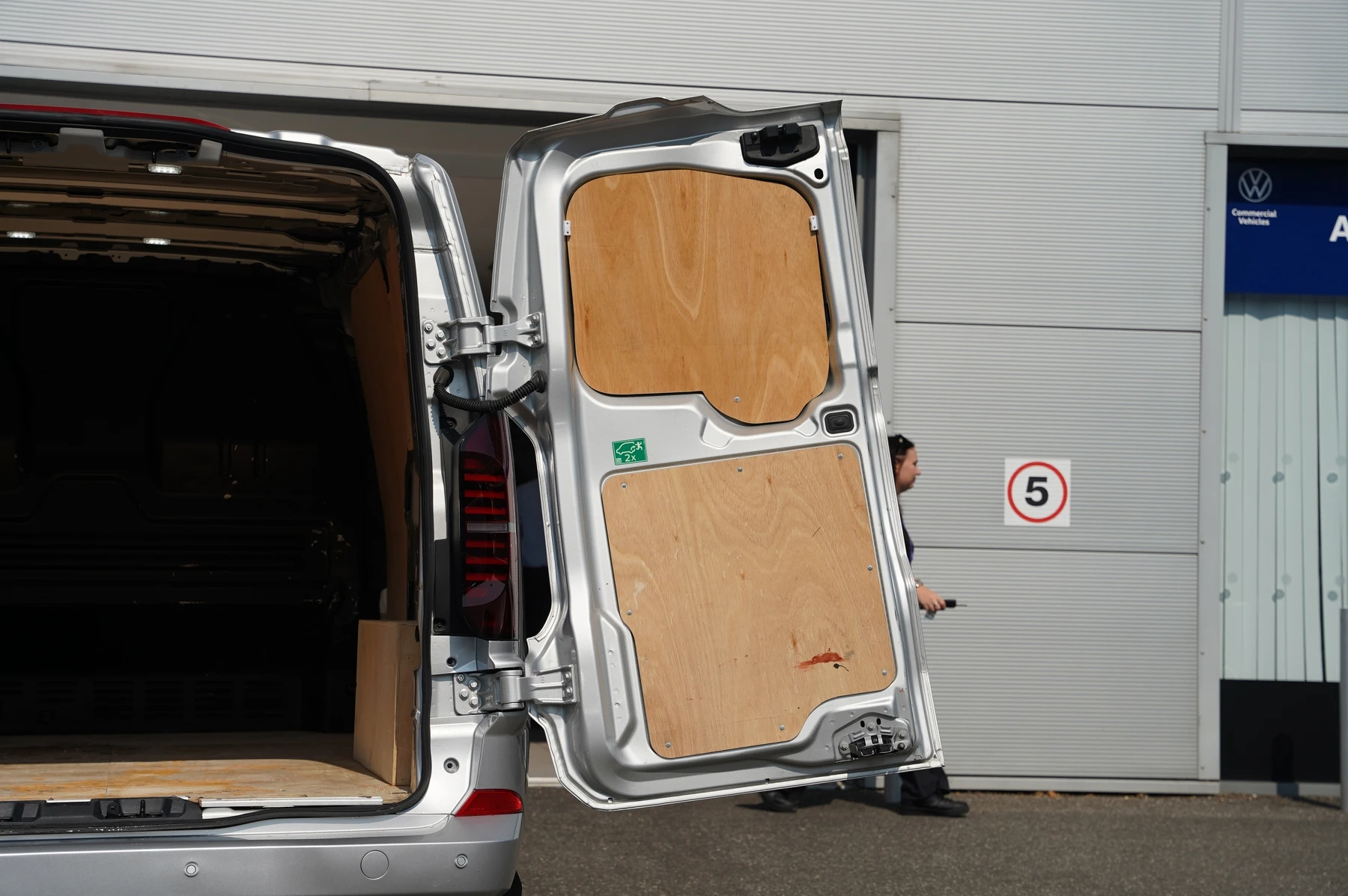 Volkswagen-Transporter-image-37
